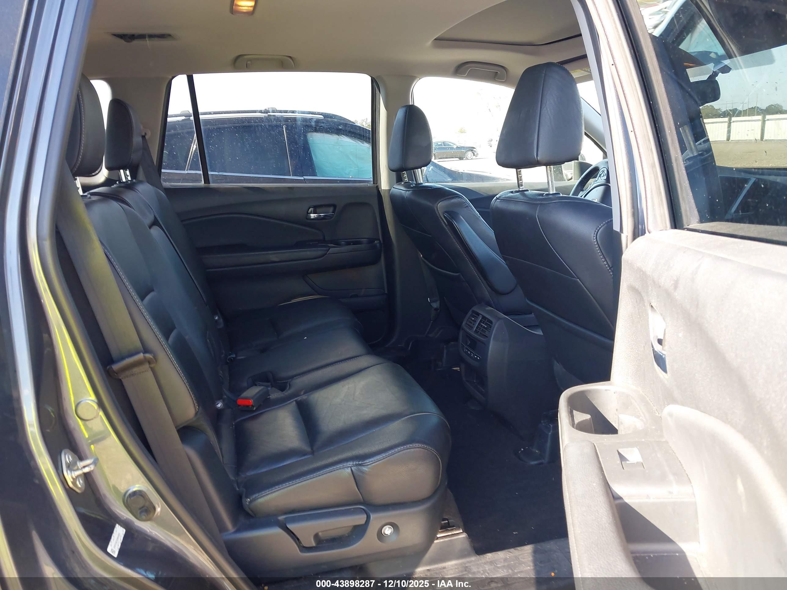 HONDA PILOT image 8