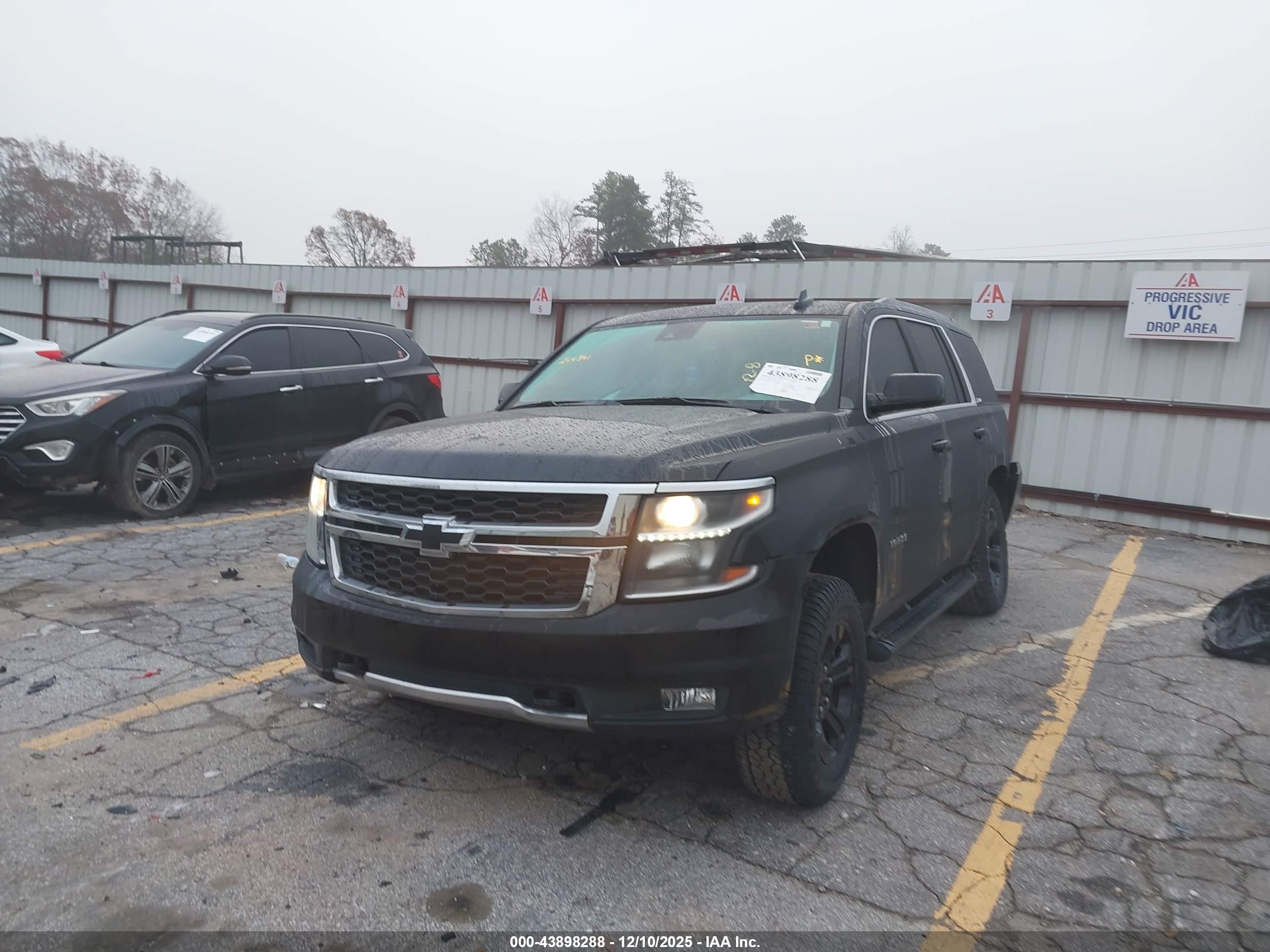 CHEVROLET TAHOE image 2