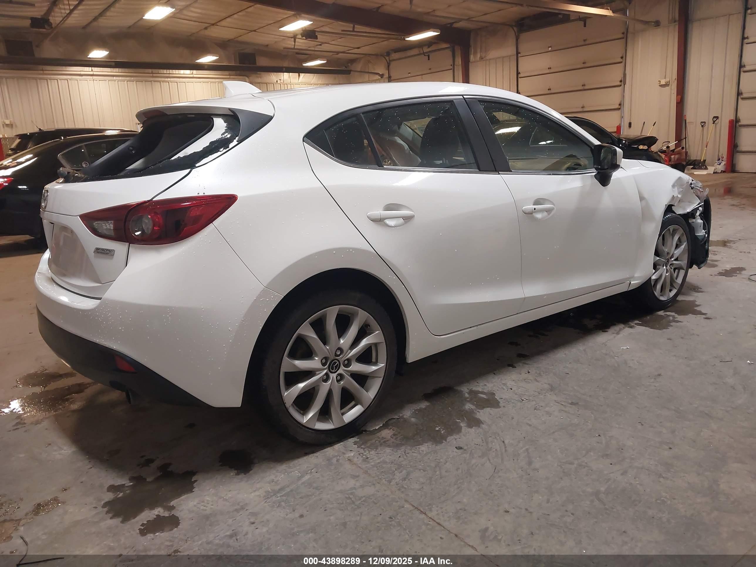 MAZDA MAZDA3 image 4