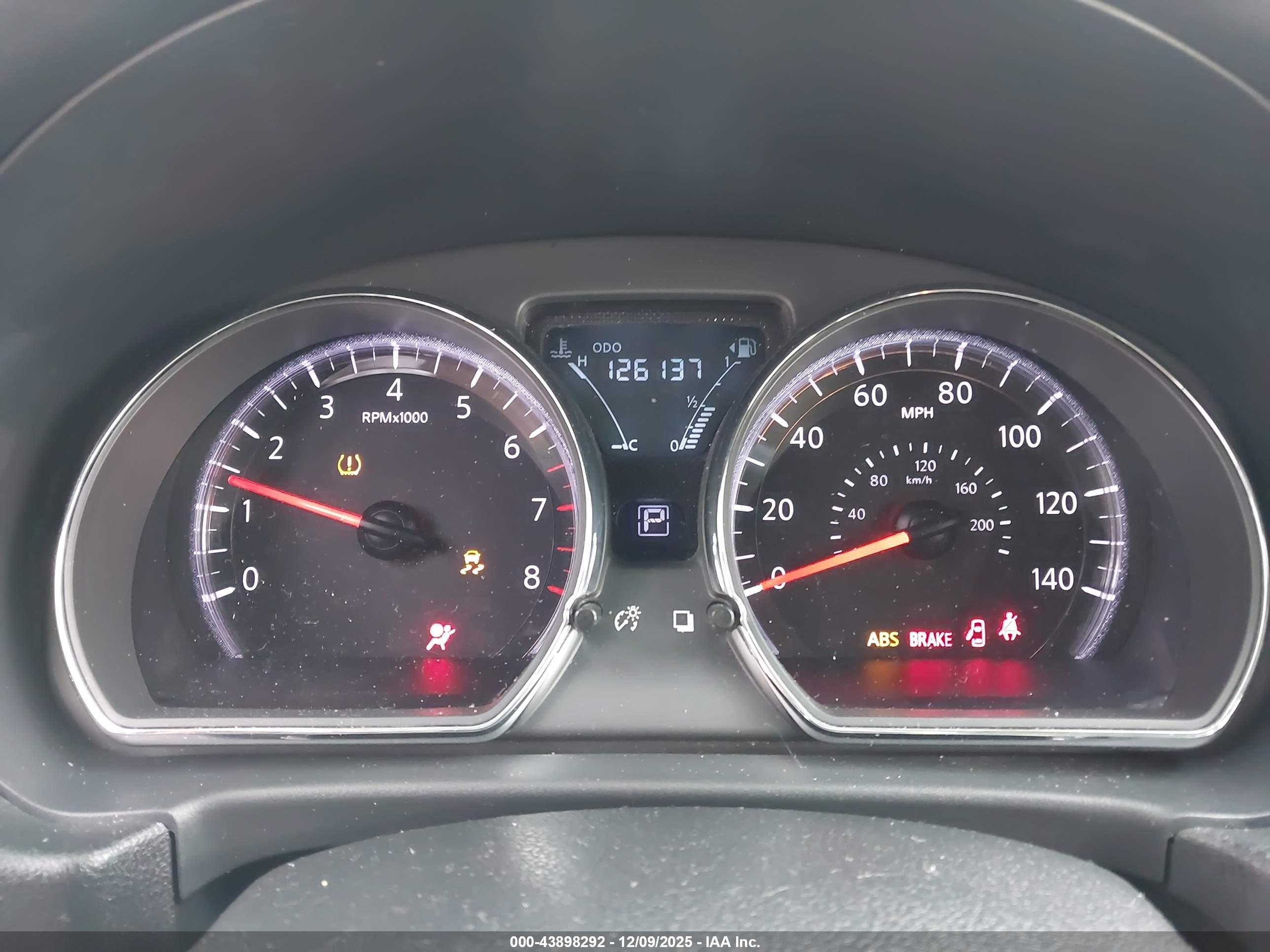 NISSAN VERSA image 7