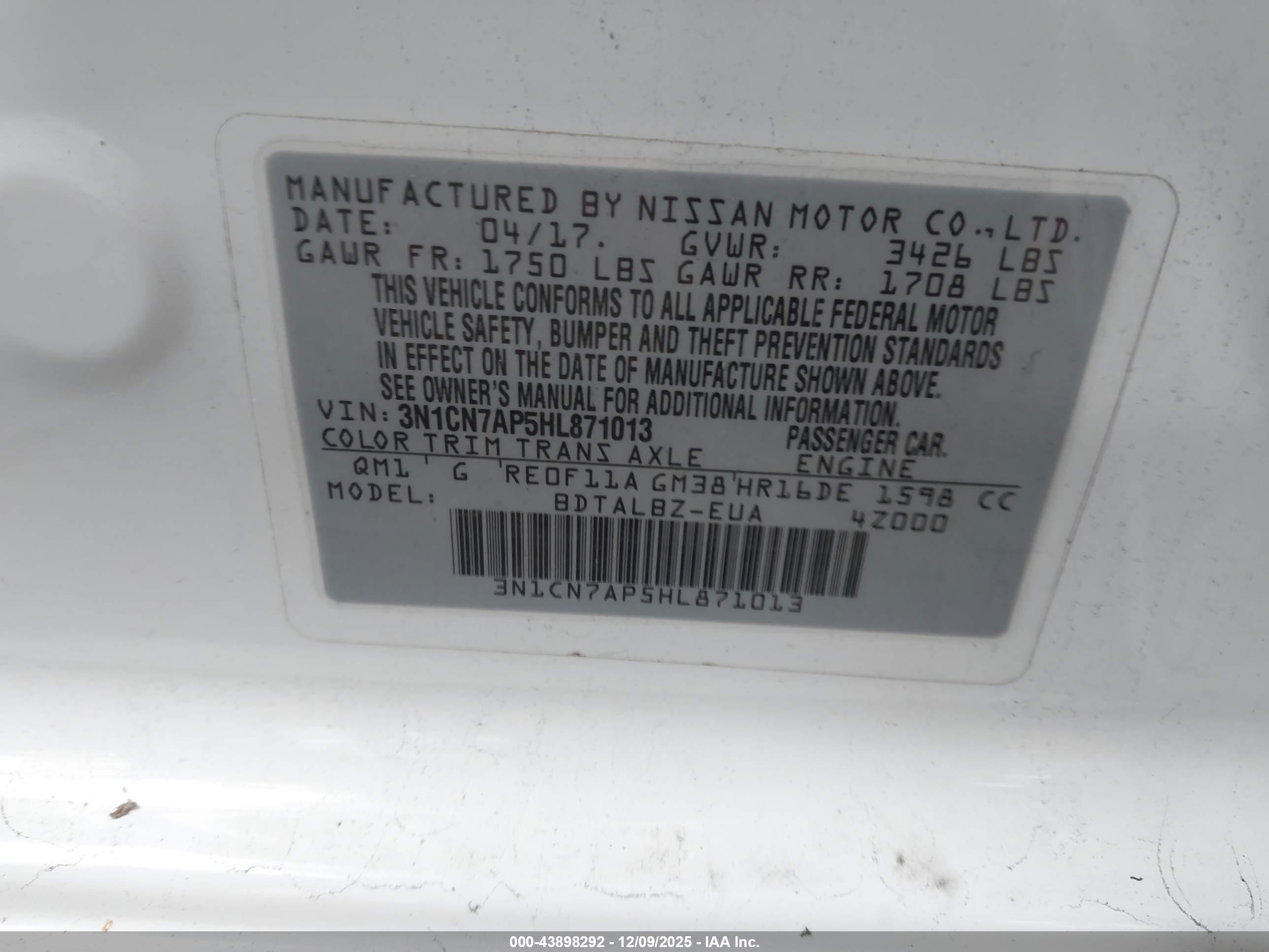 NISSAN VERSA image 9