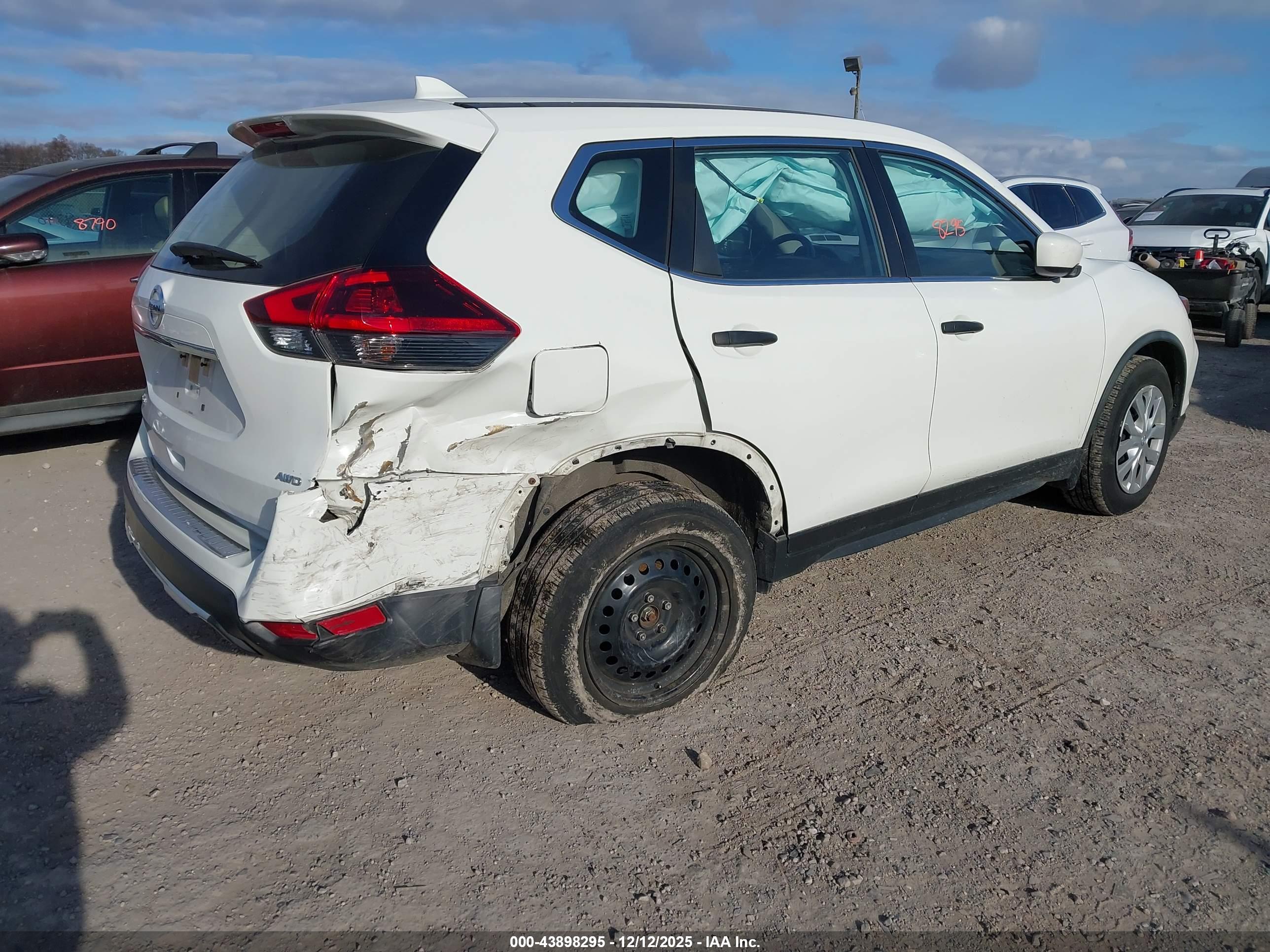 NISSAN ROGUE image 4