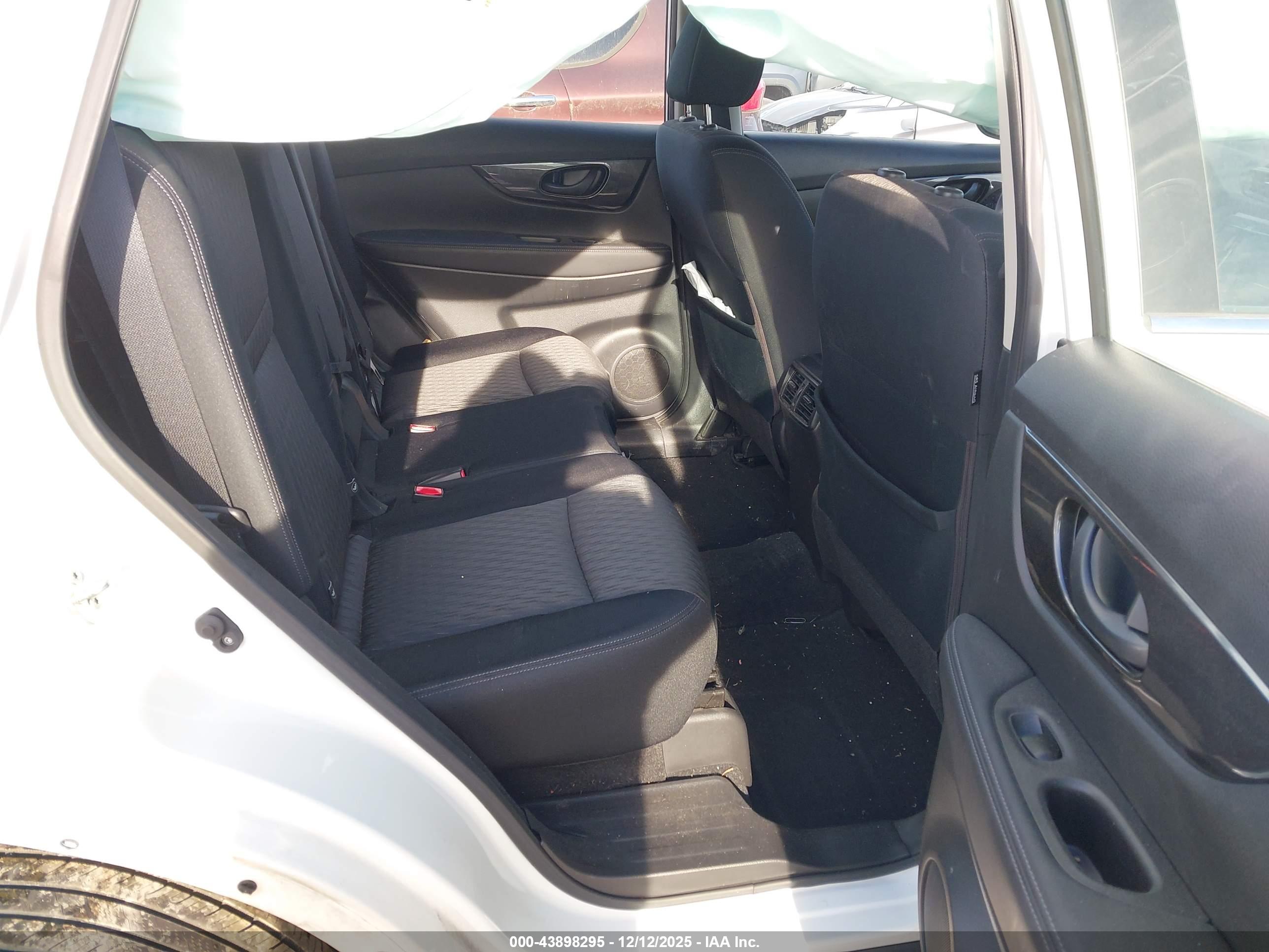 NISSAN ROGUE image 8