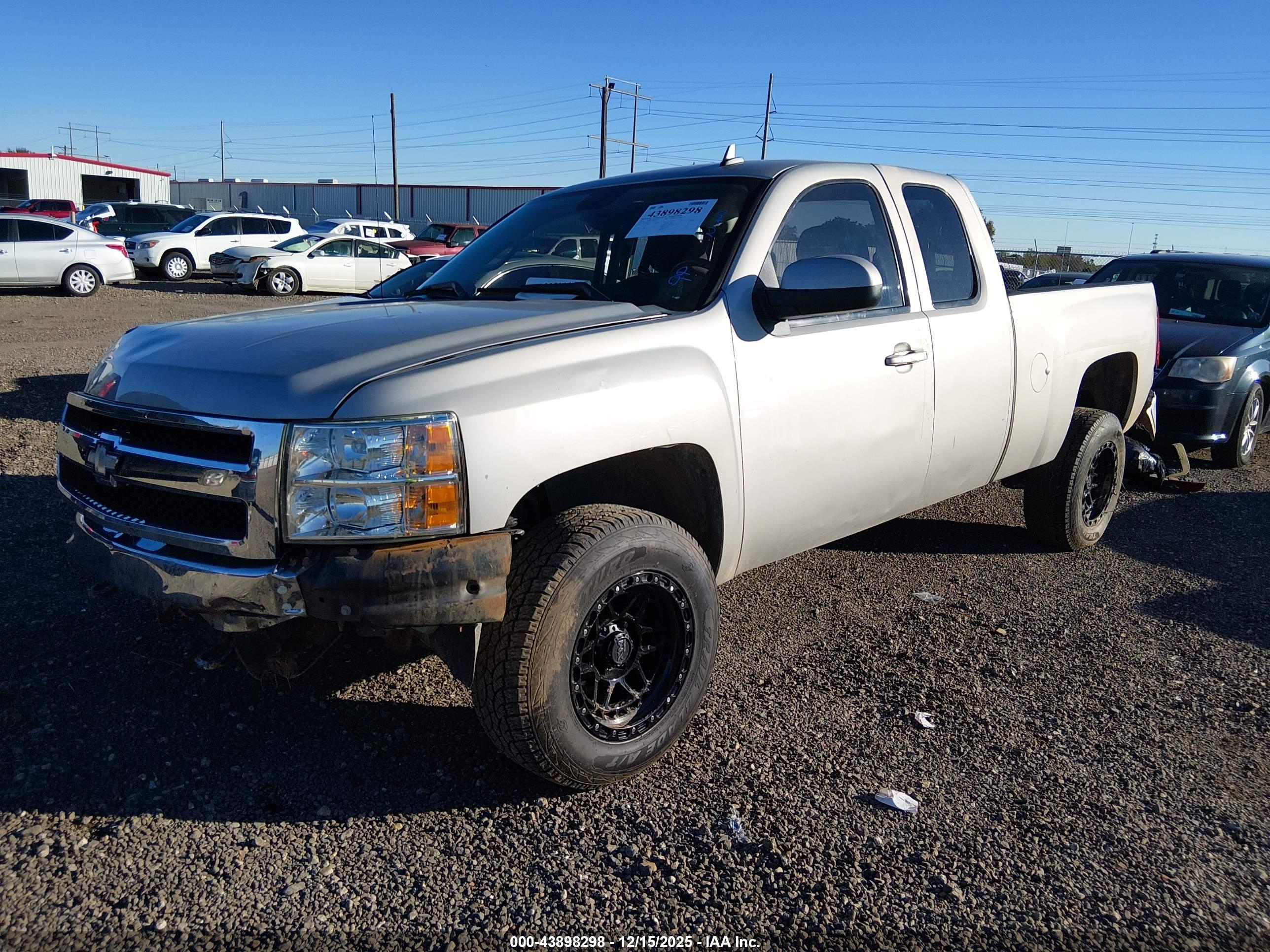 CHEVROLET SILVERADO image 2