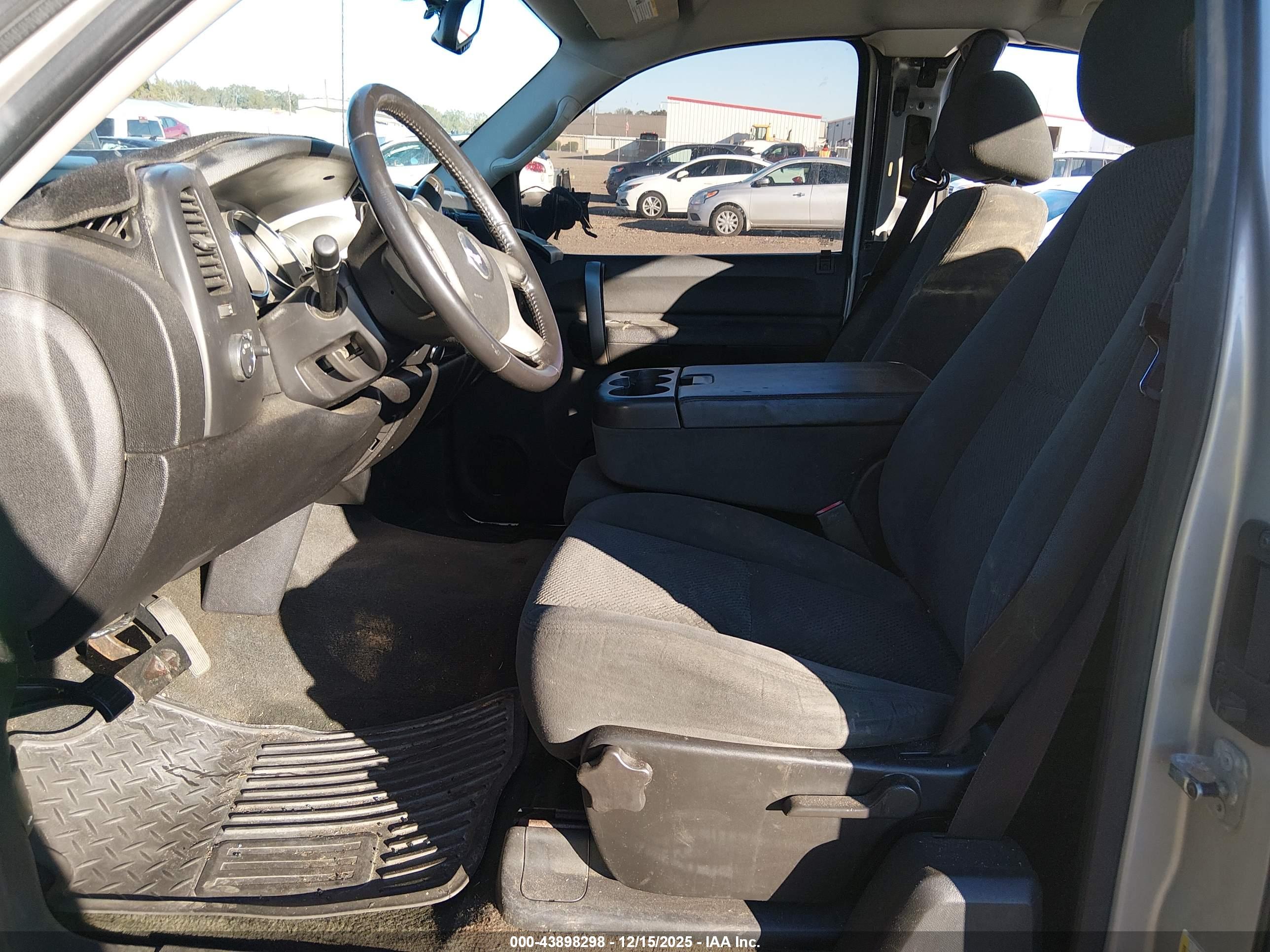CHEVROLET SILVERADO image 5