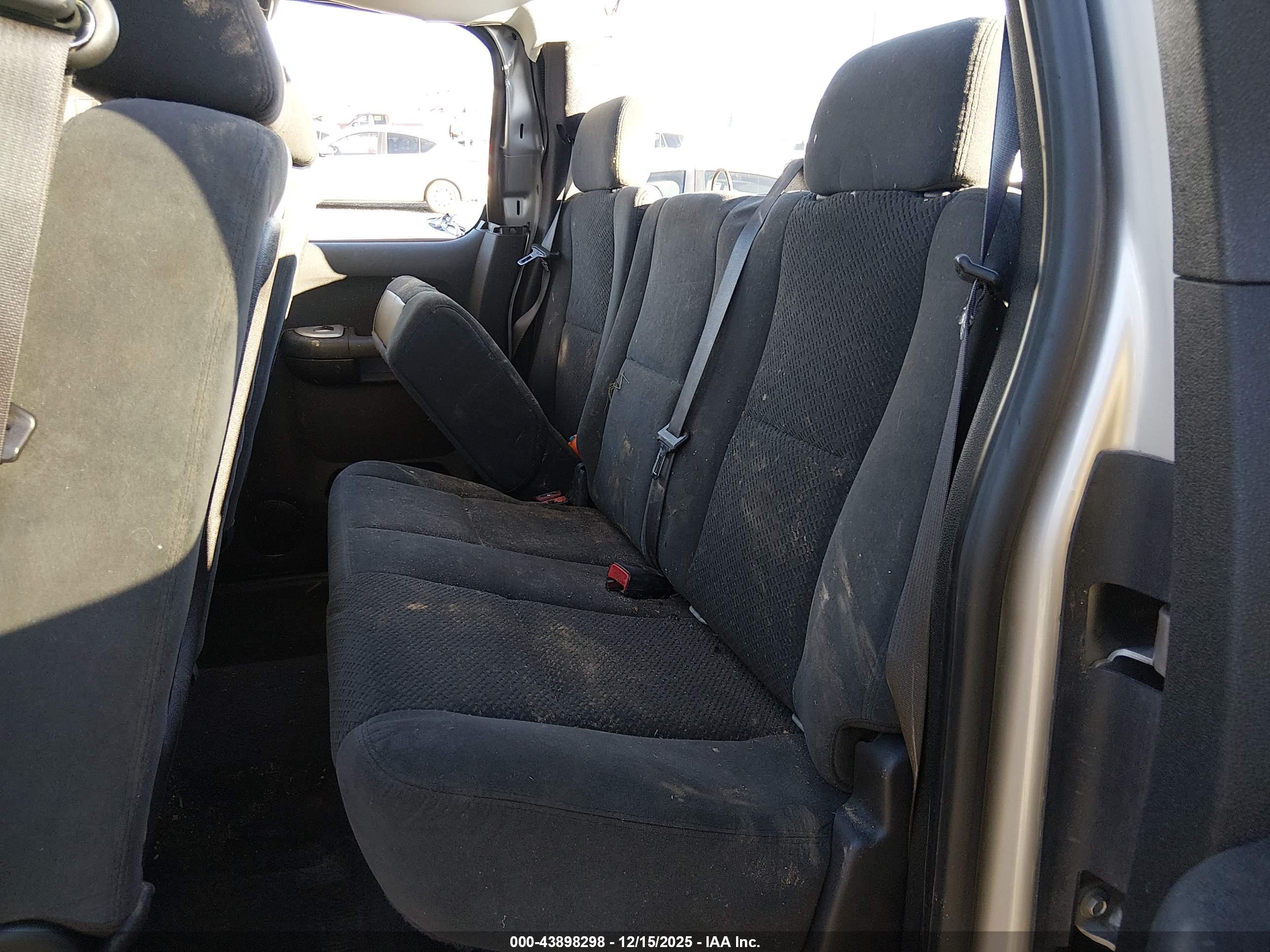 CHEVROLET SILVERADO image 8