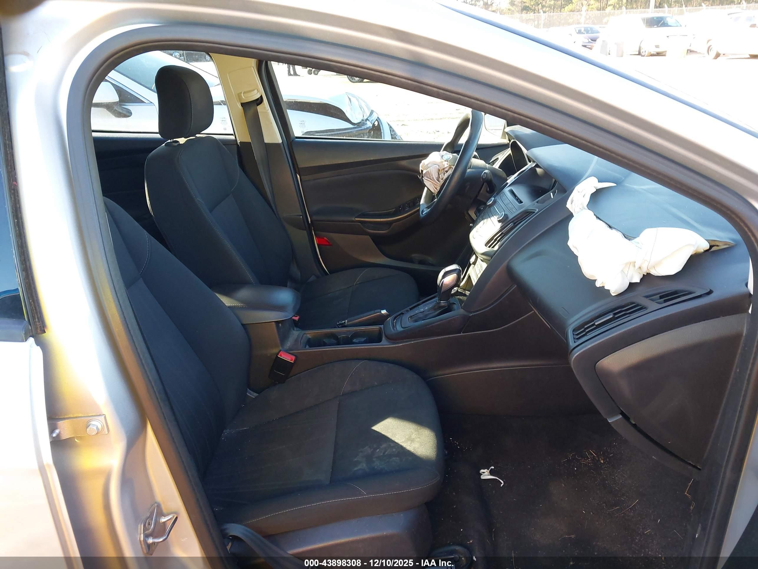 FORD FOCUS image 5