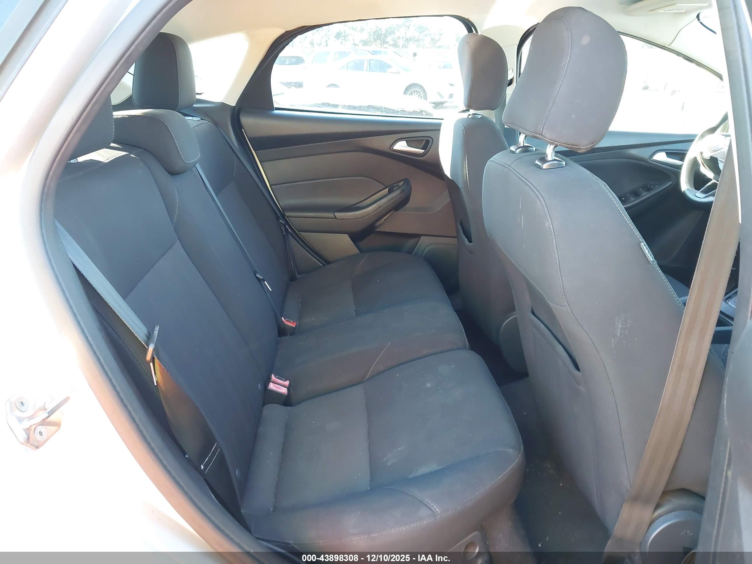 FORD FOCUS image 8