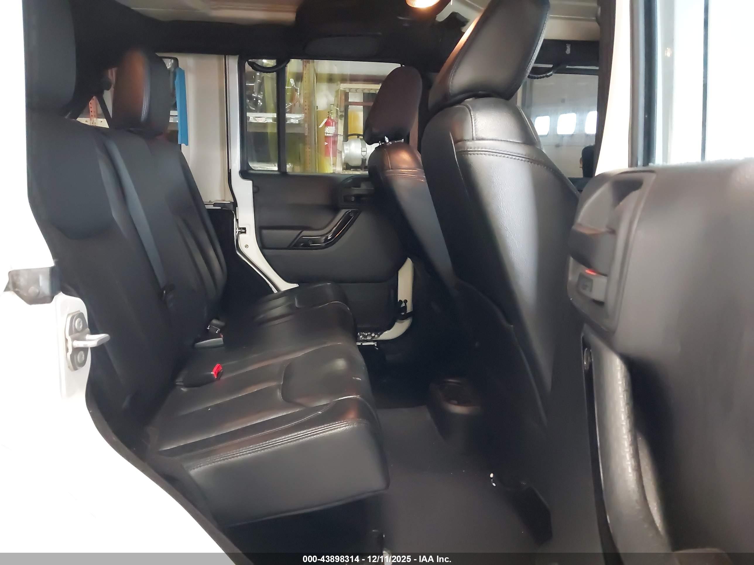 JEEP WRANGLER image 8