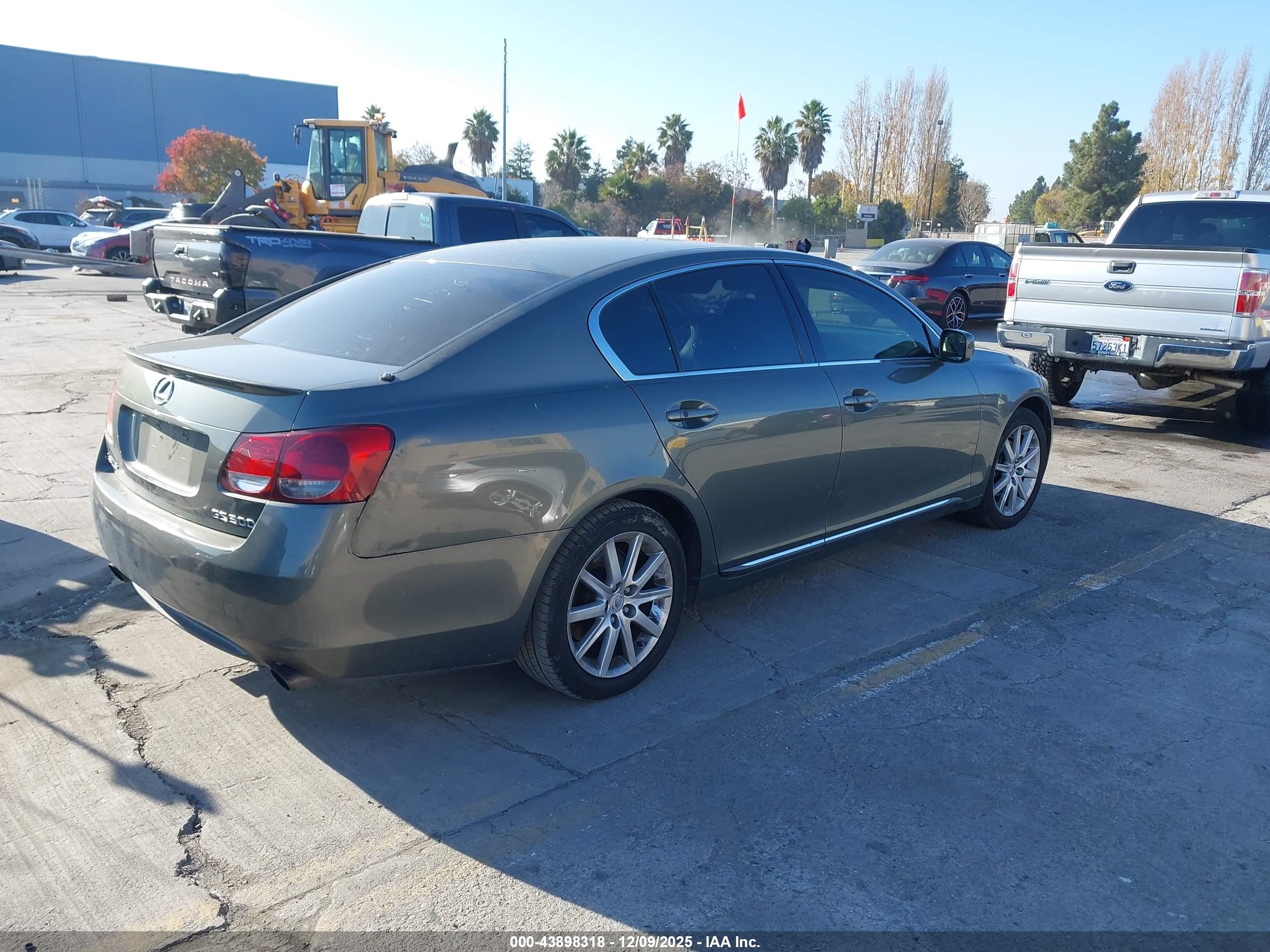 LEXUS GS image 4