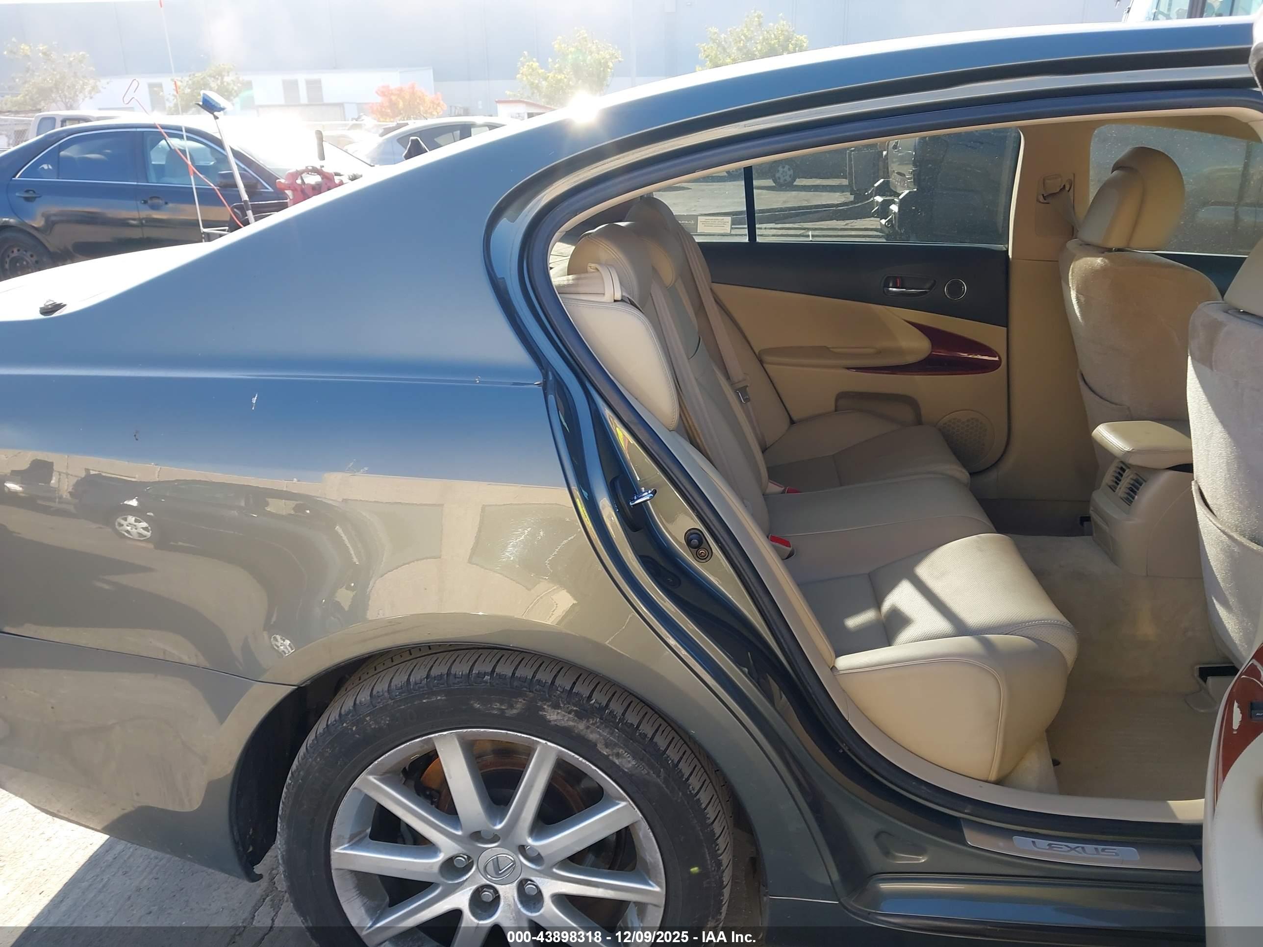 LEXUS GS image 8