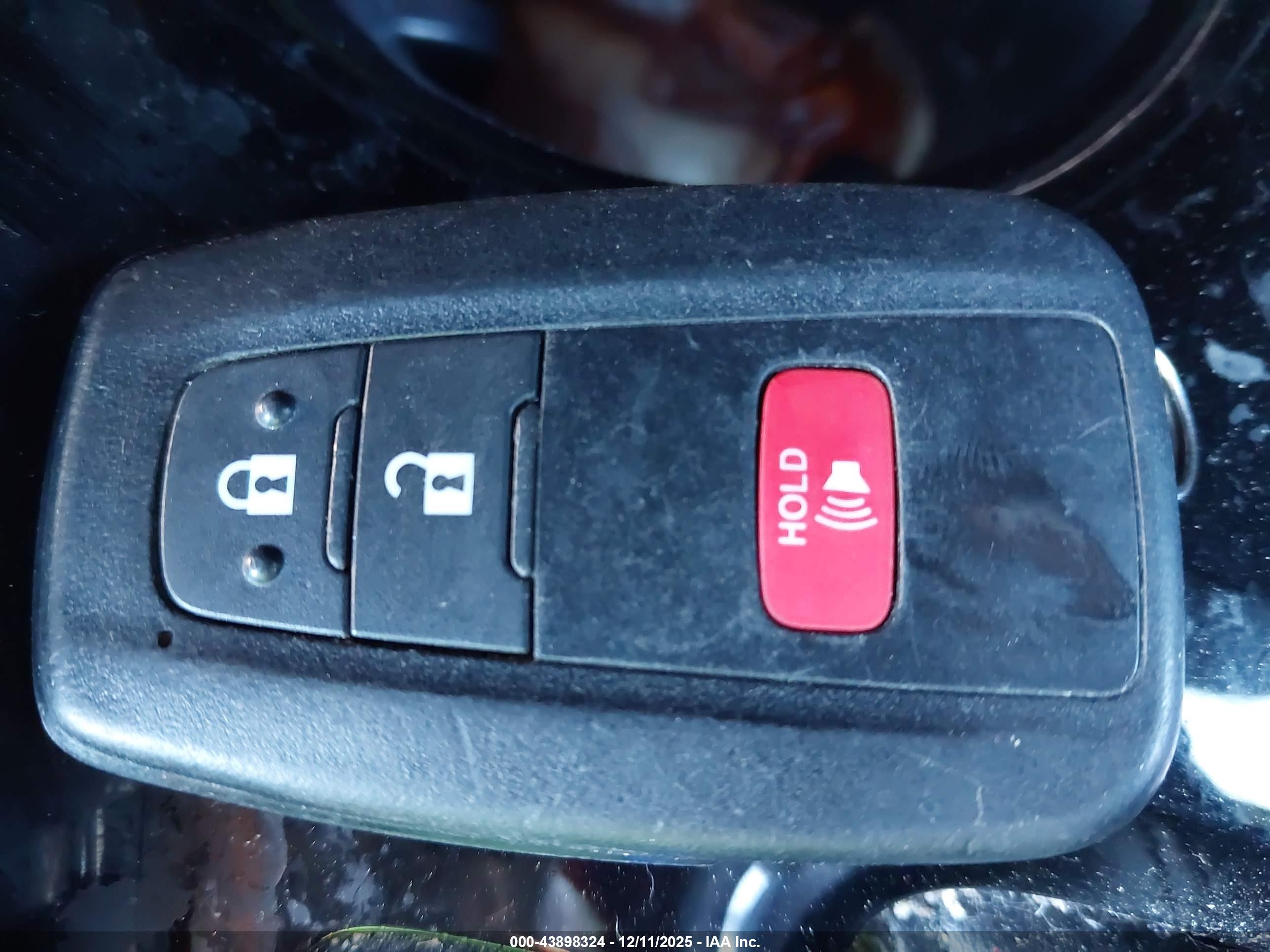 TOYOTA C-HR image 11