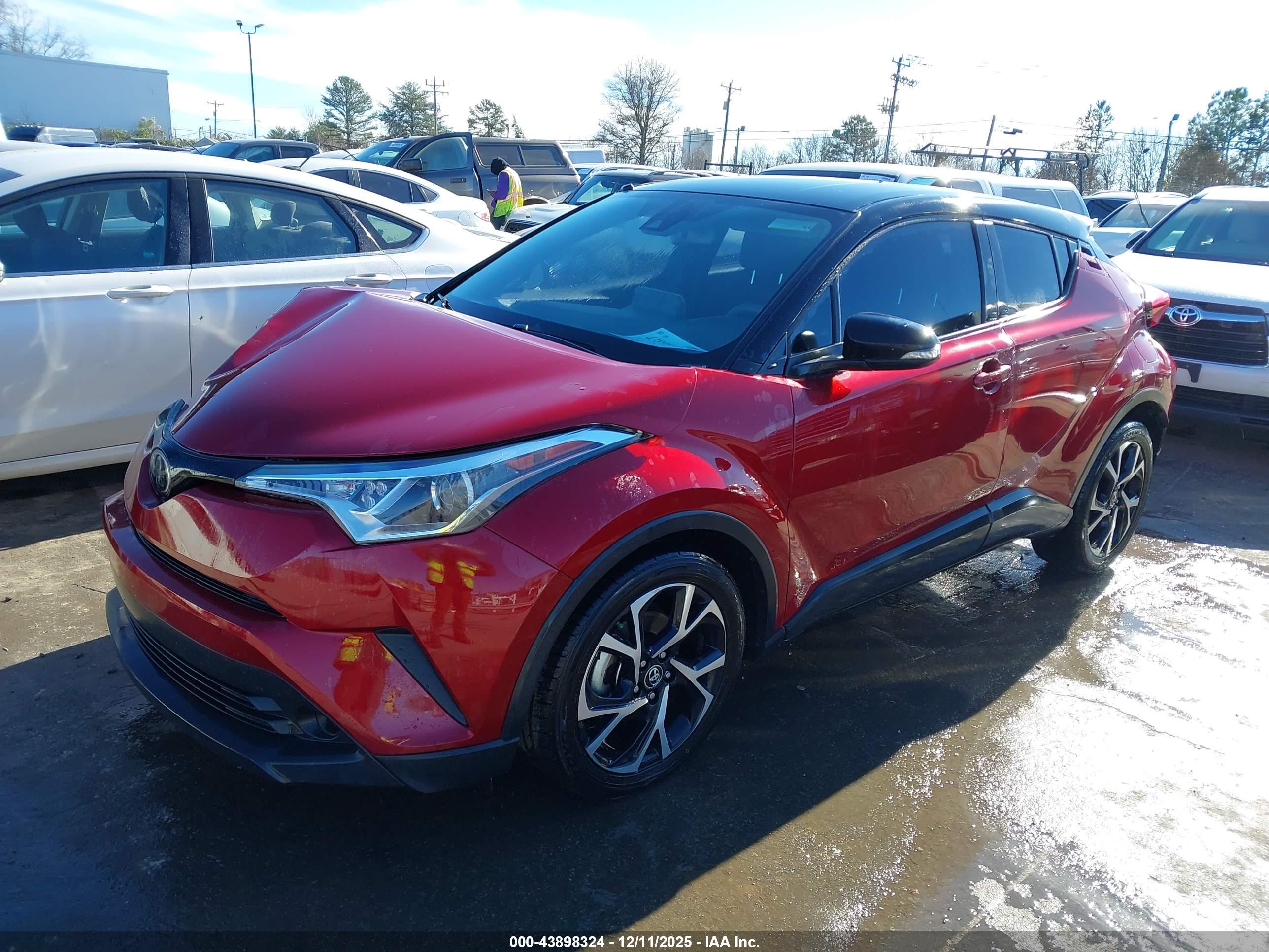 TOYOTA C-HR image 2