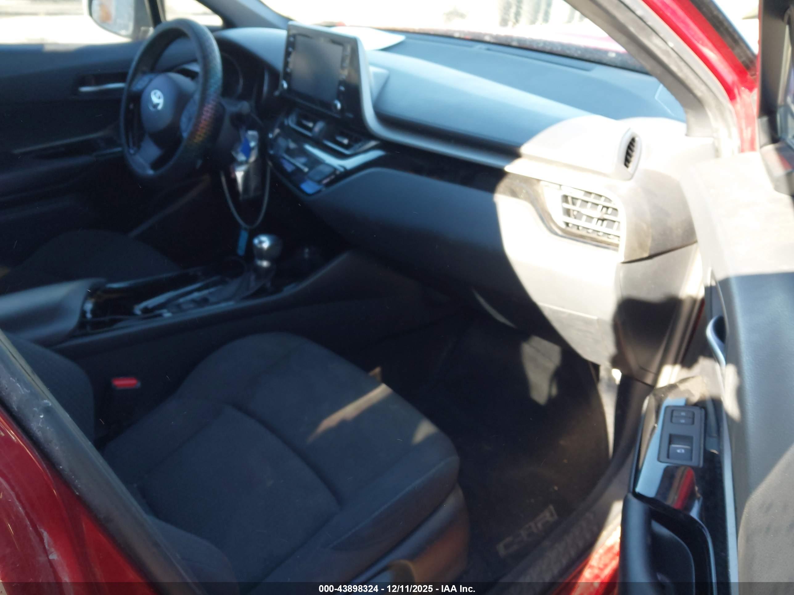 TOYOTA C-HR image 5