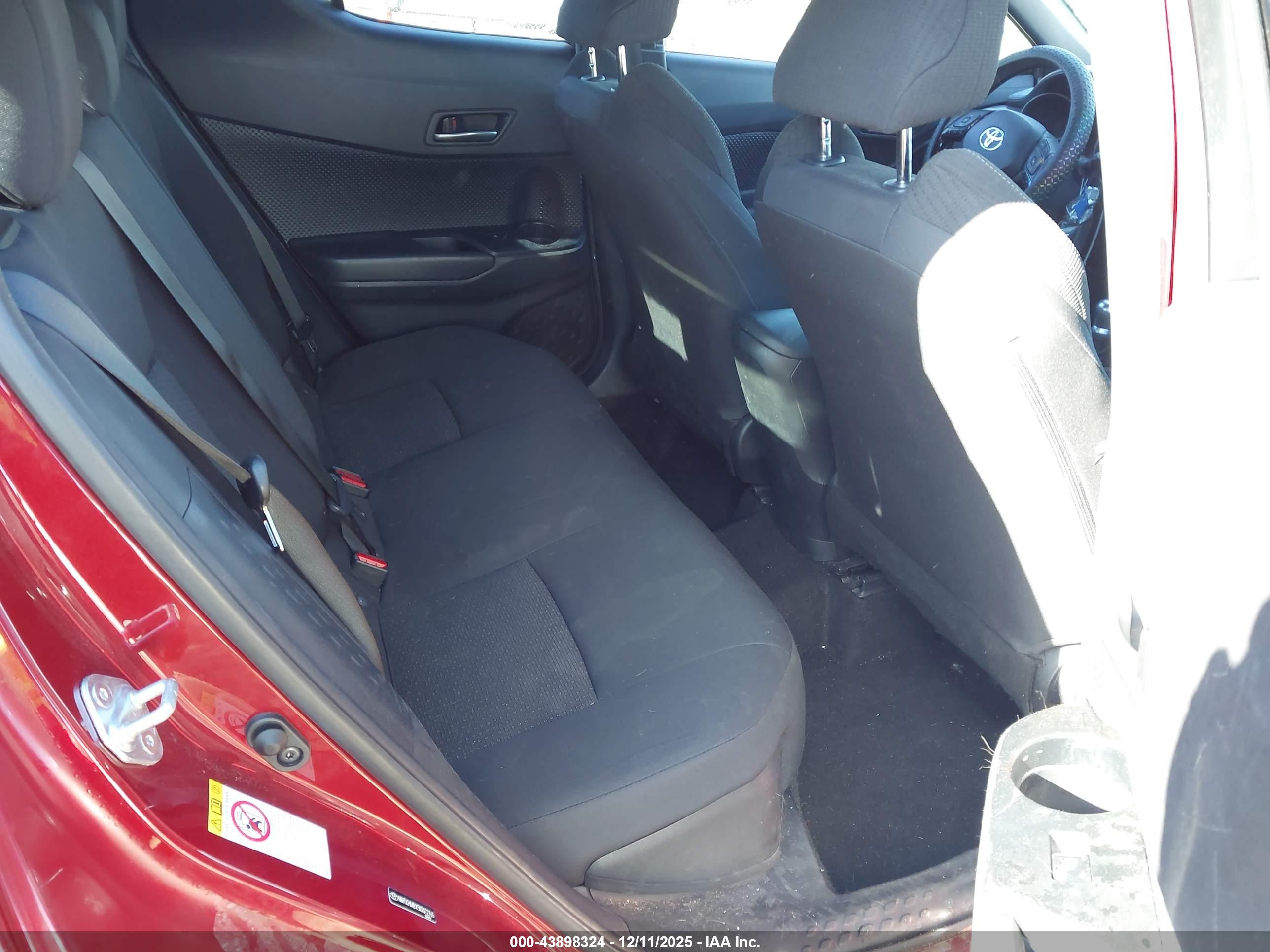 TOYOTA C-HR image 8
