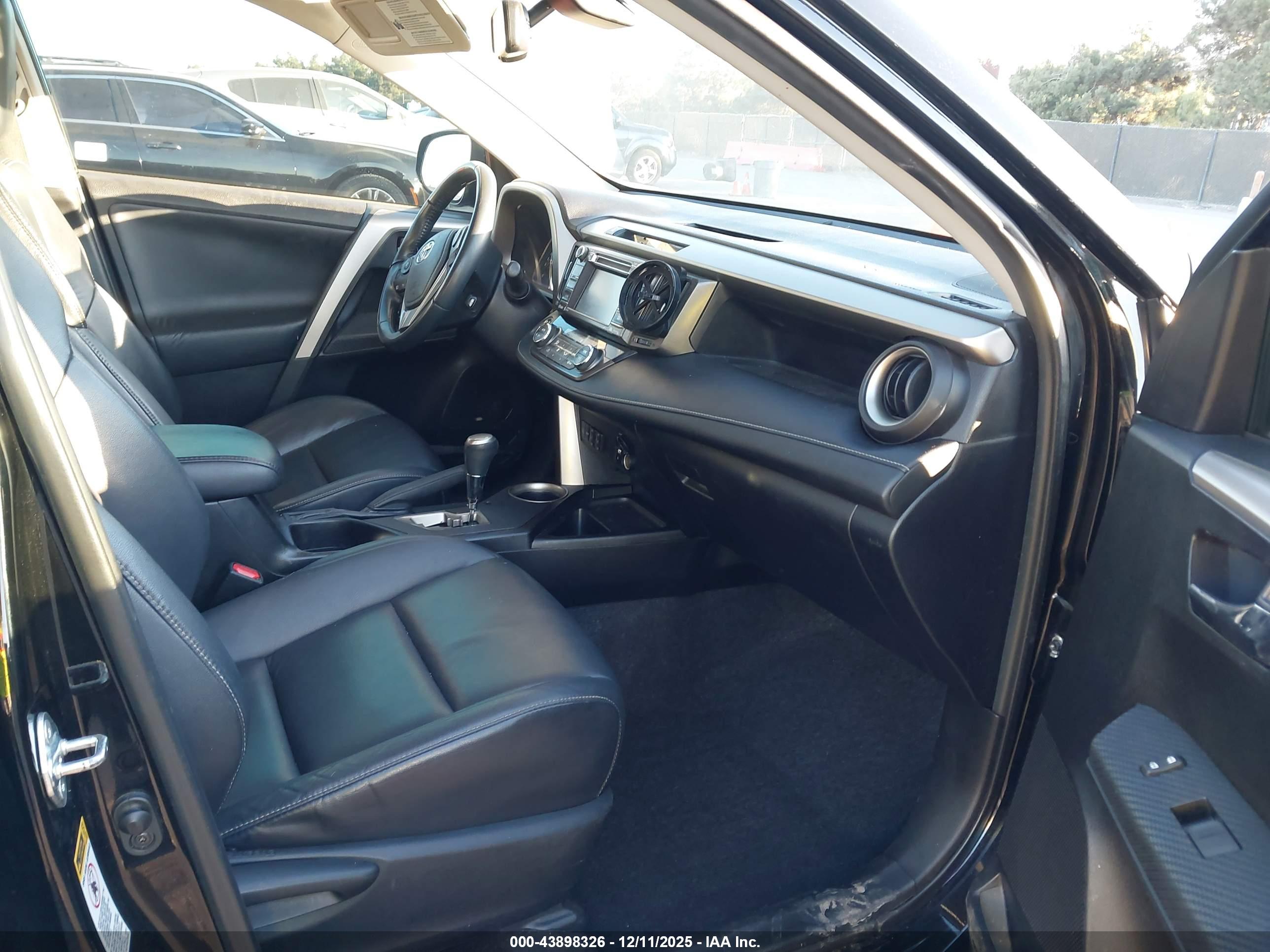 TOYOTA RAV4 image 5