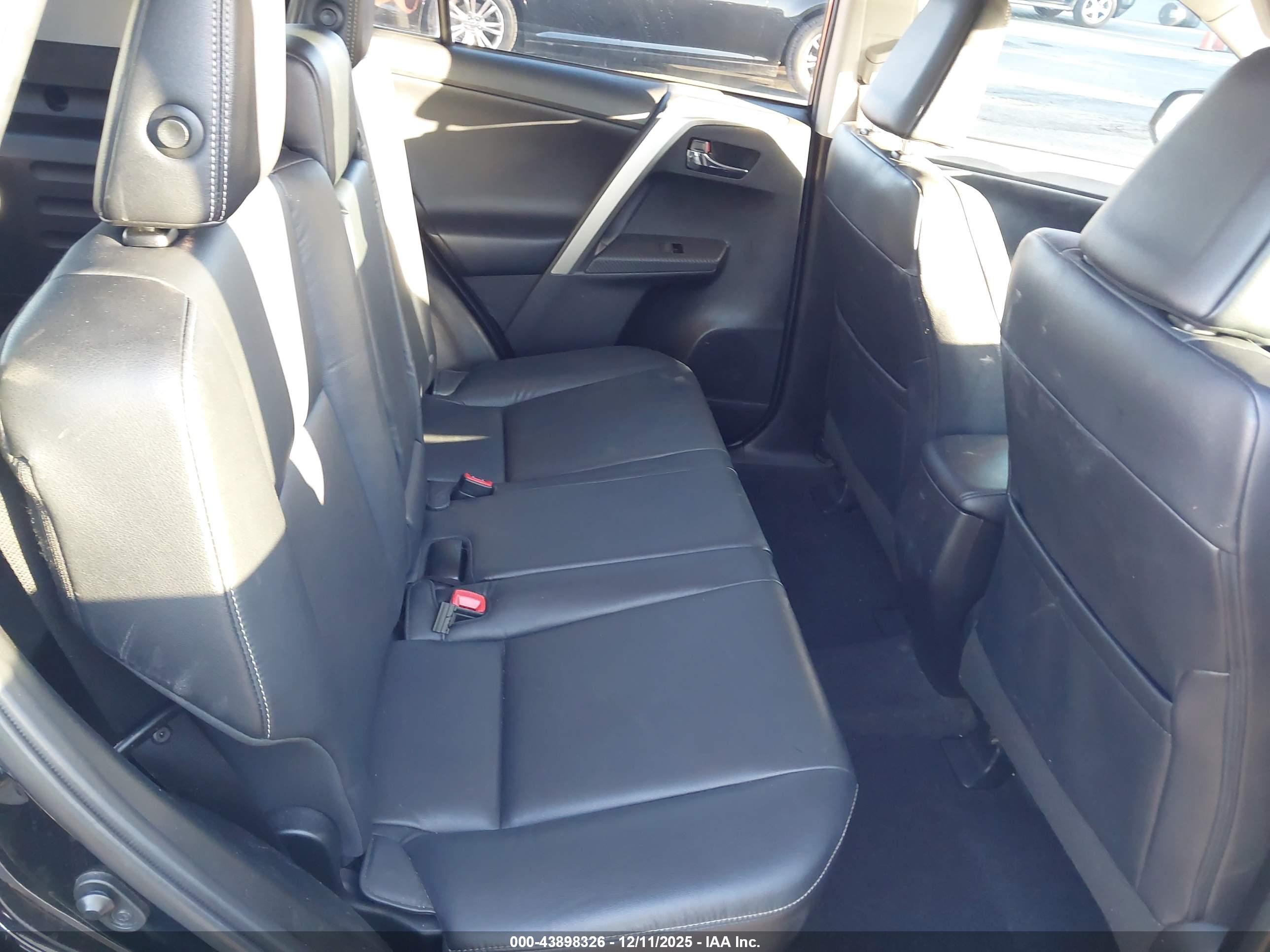 TOYOTA RAV4 image 8
