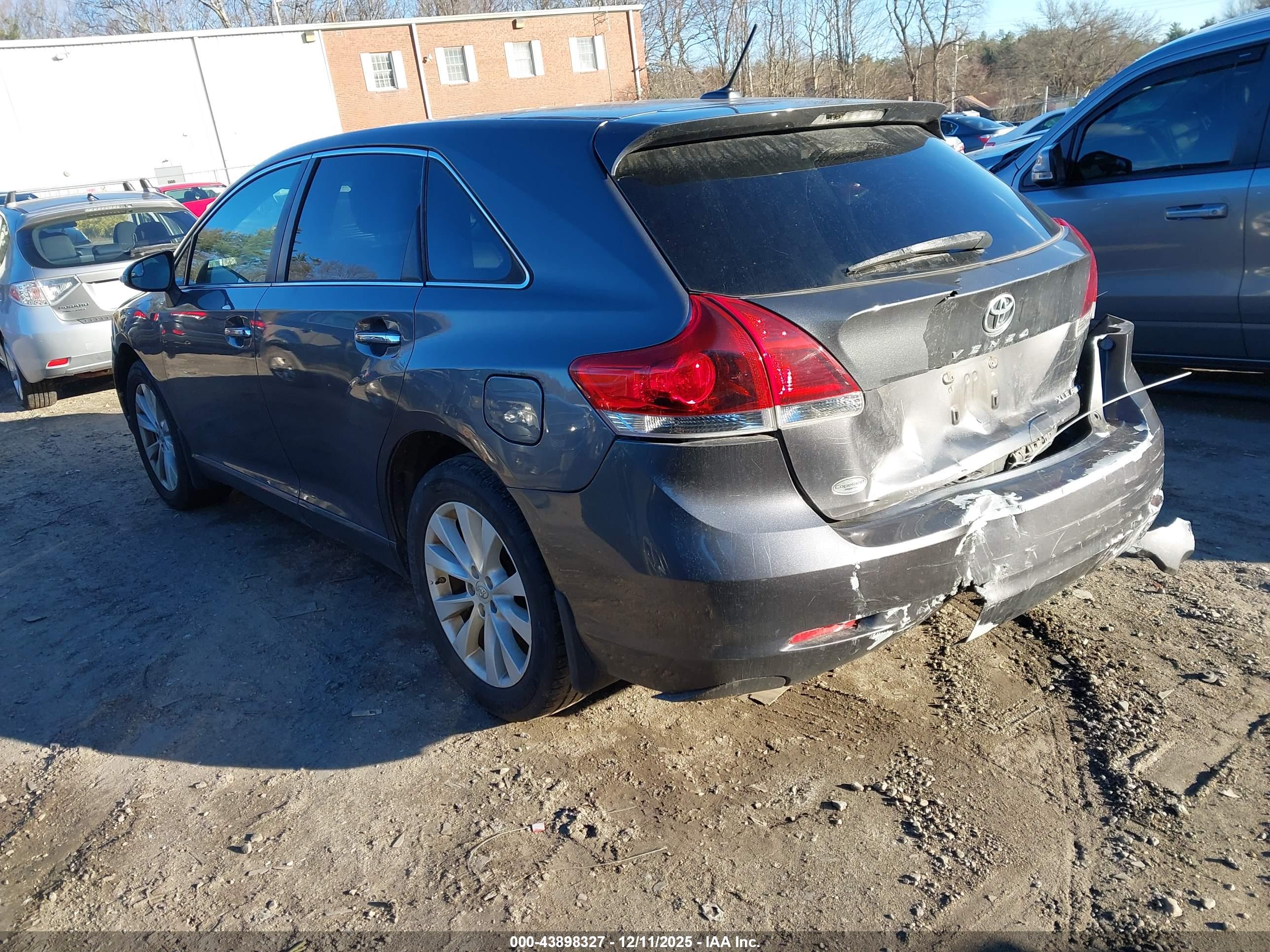 TOYOTA VENZA image 3