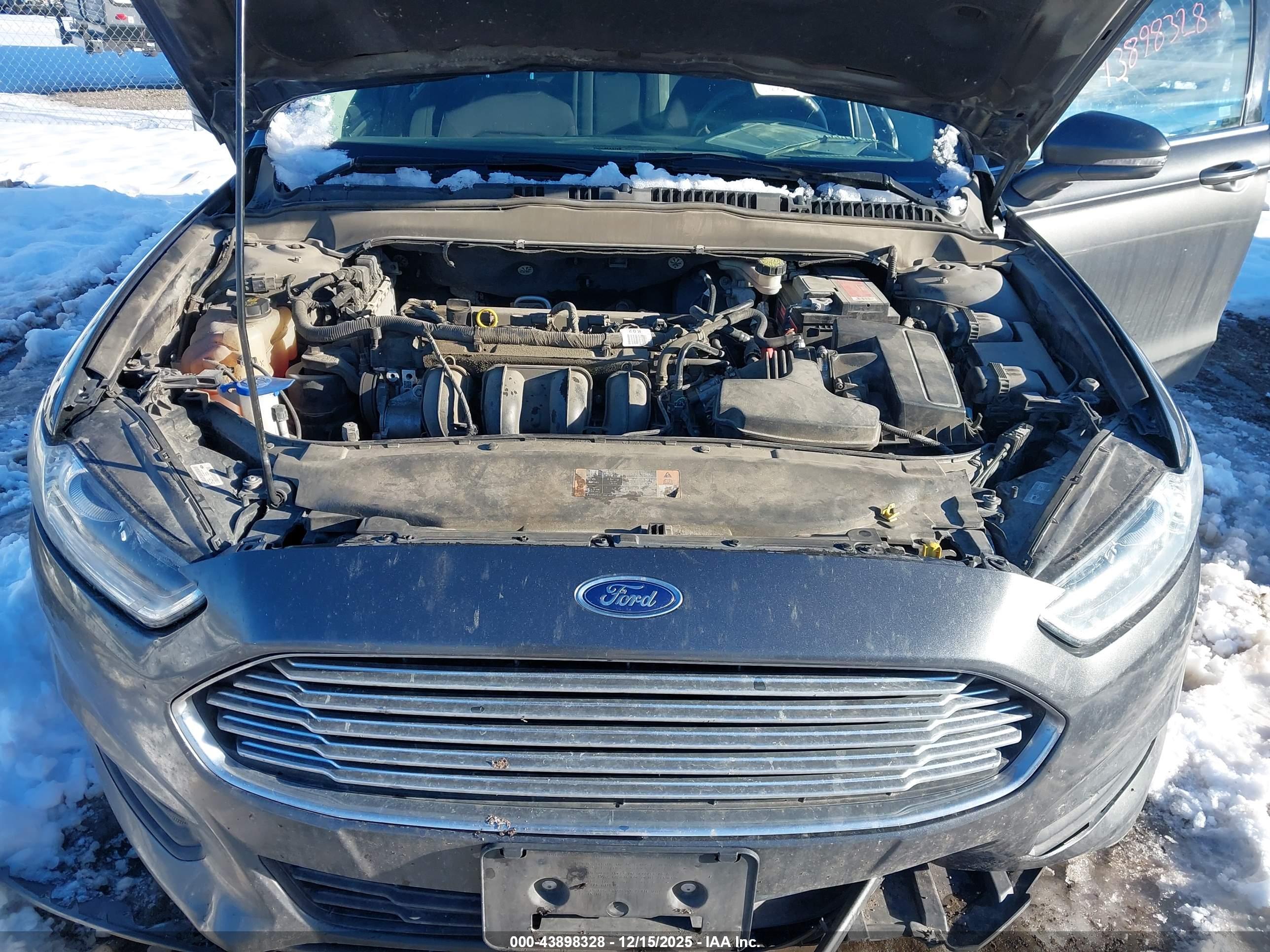 FORD FUSION image 10