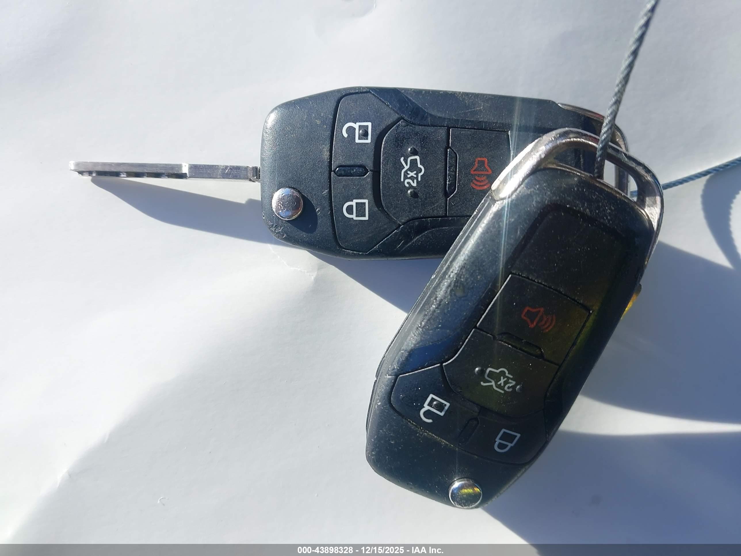 FORD FUSION image 11