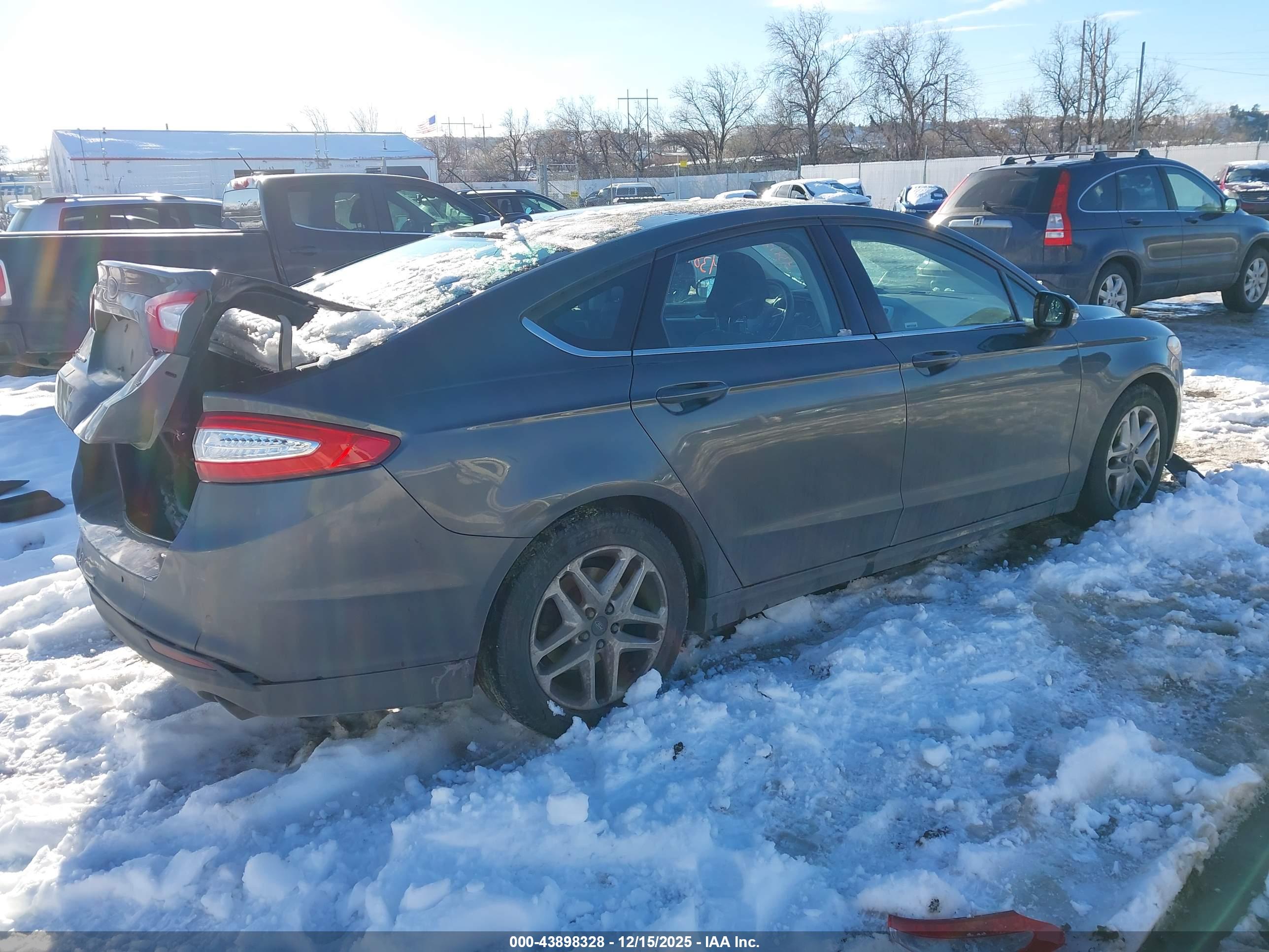 FORD FUSION image 4