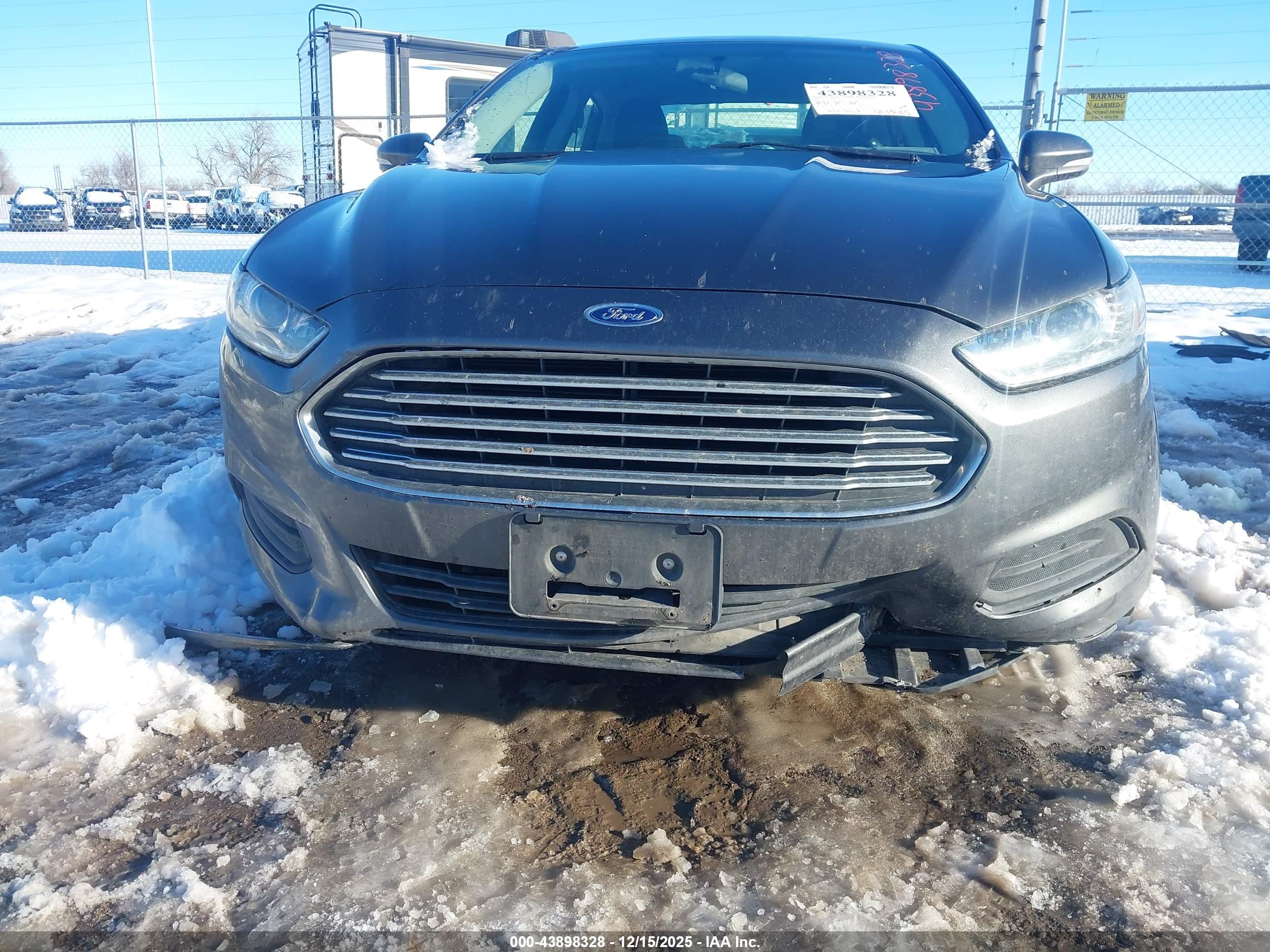FORD FUSION image 6