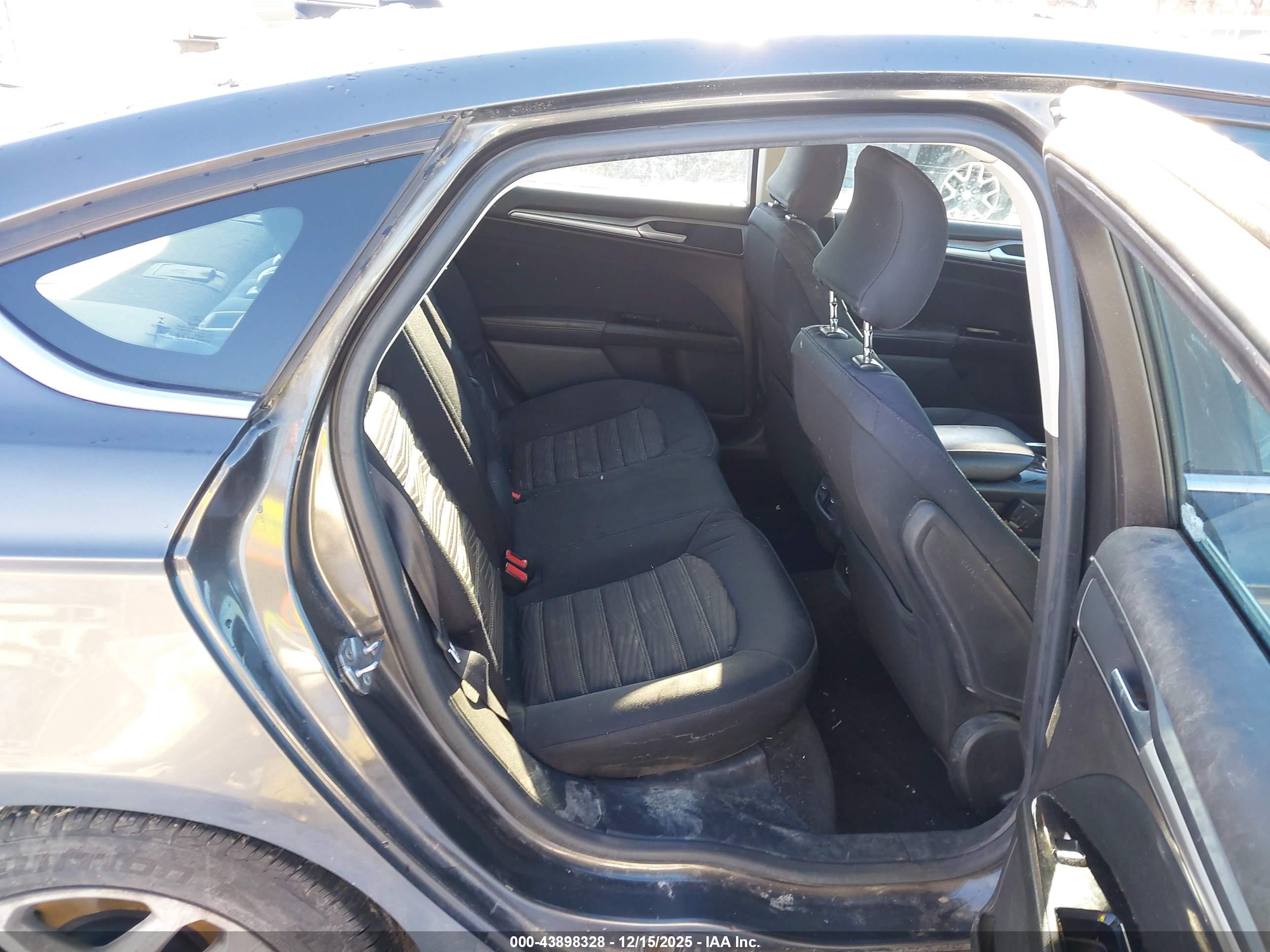 FORD FUSION image 8