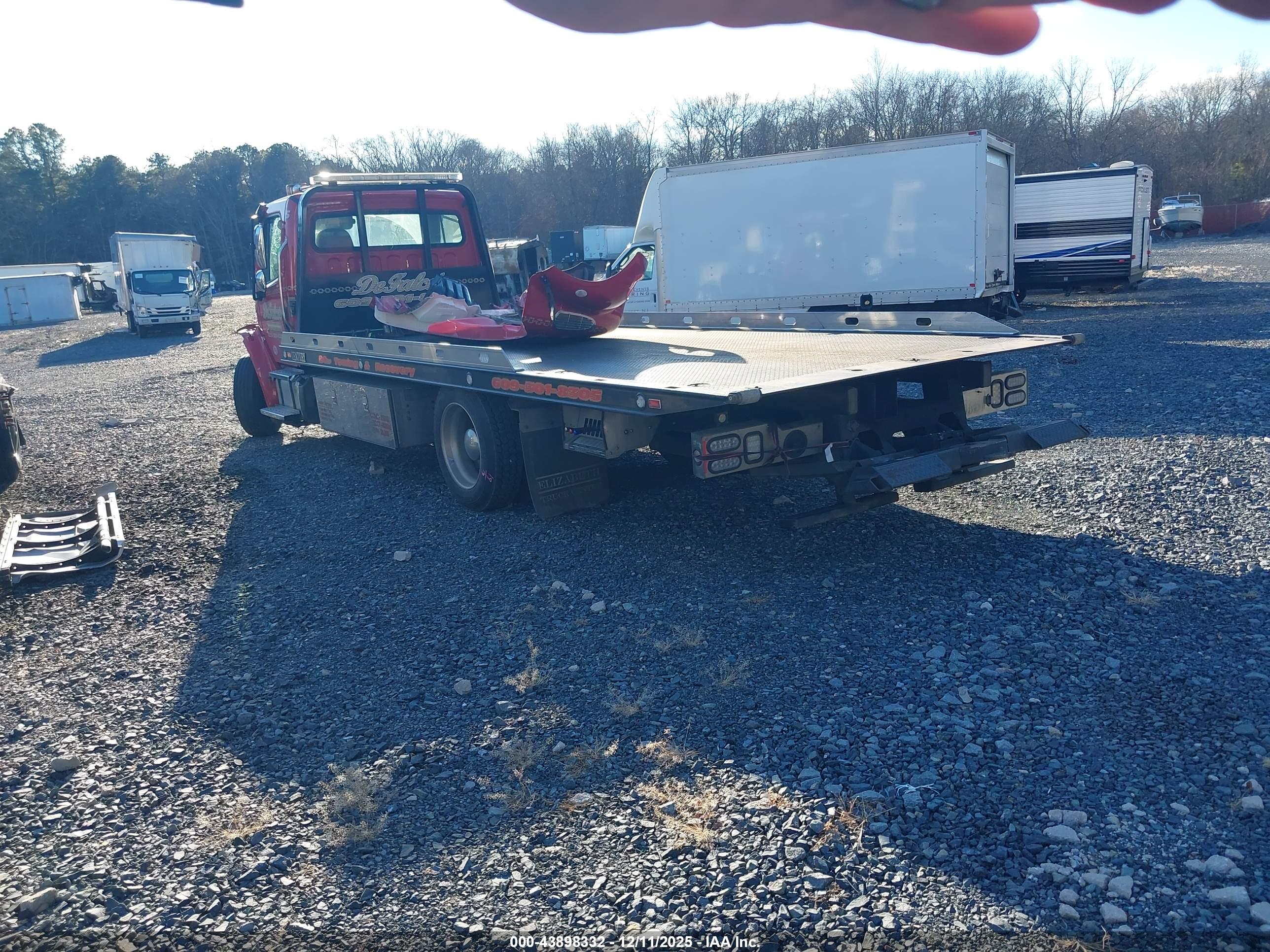 FREIGHTLINER M2 image 3