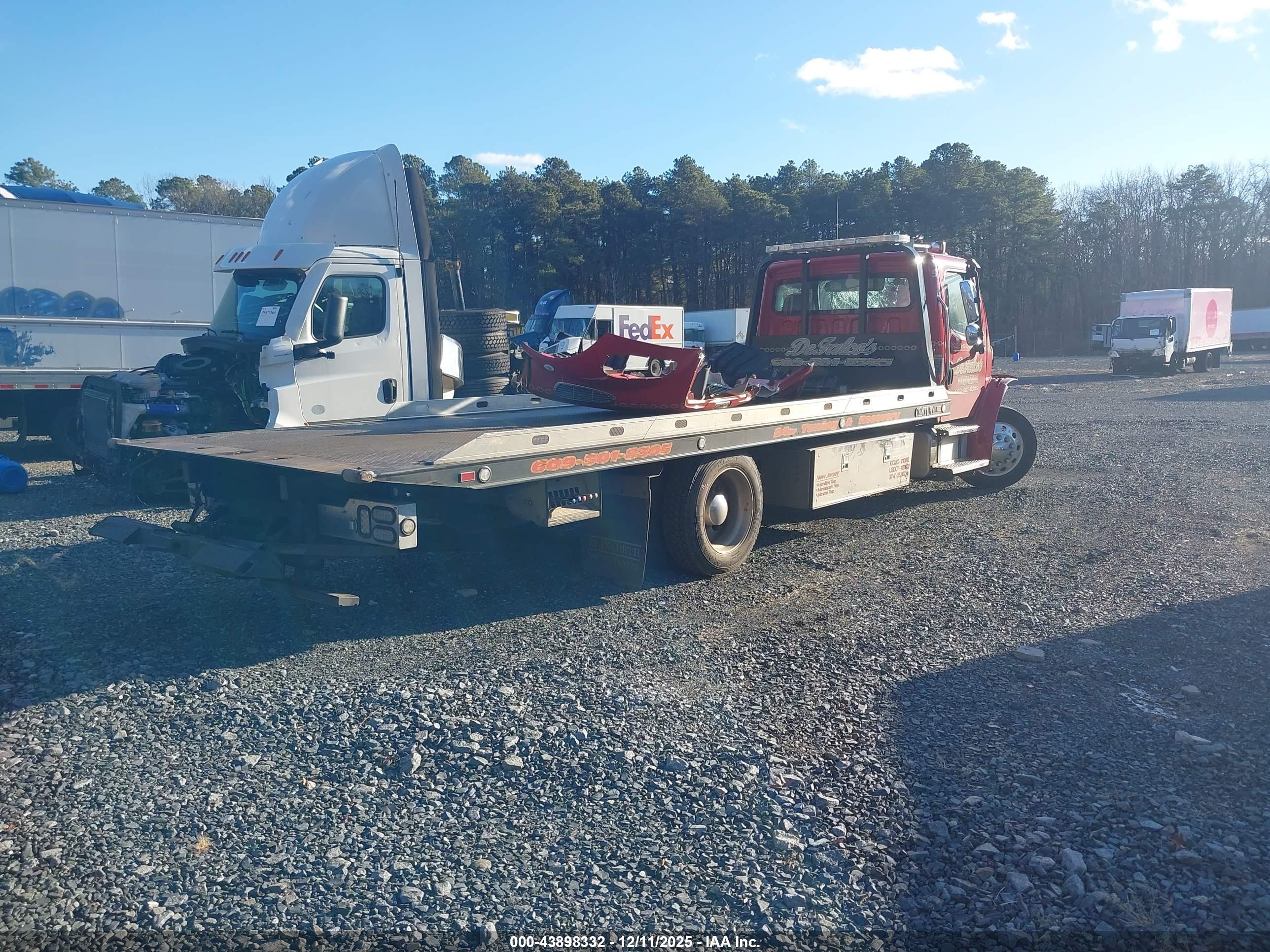 FREIGHTLINER M2 image 4