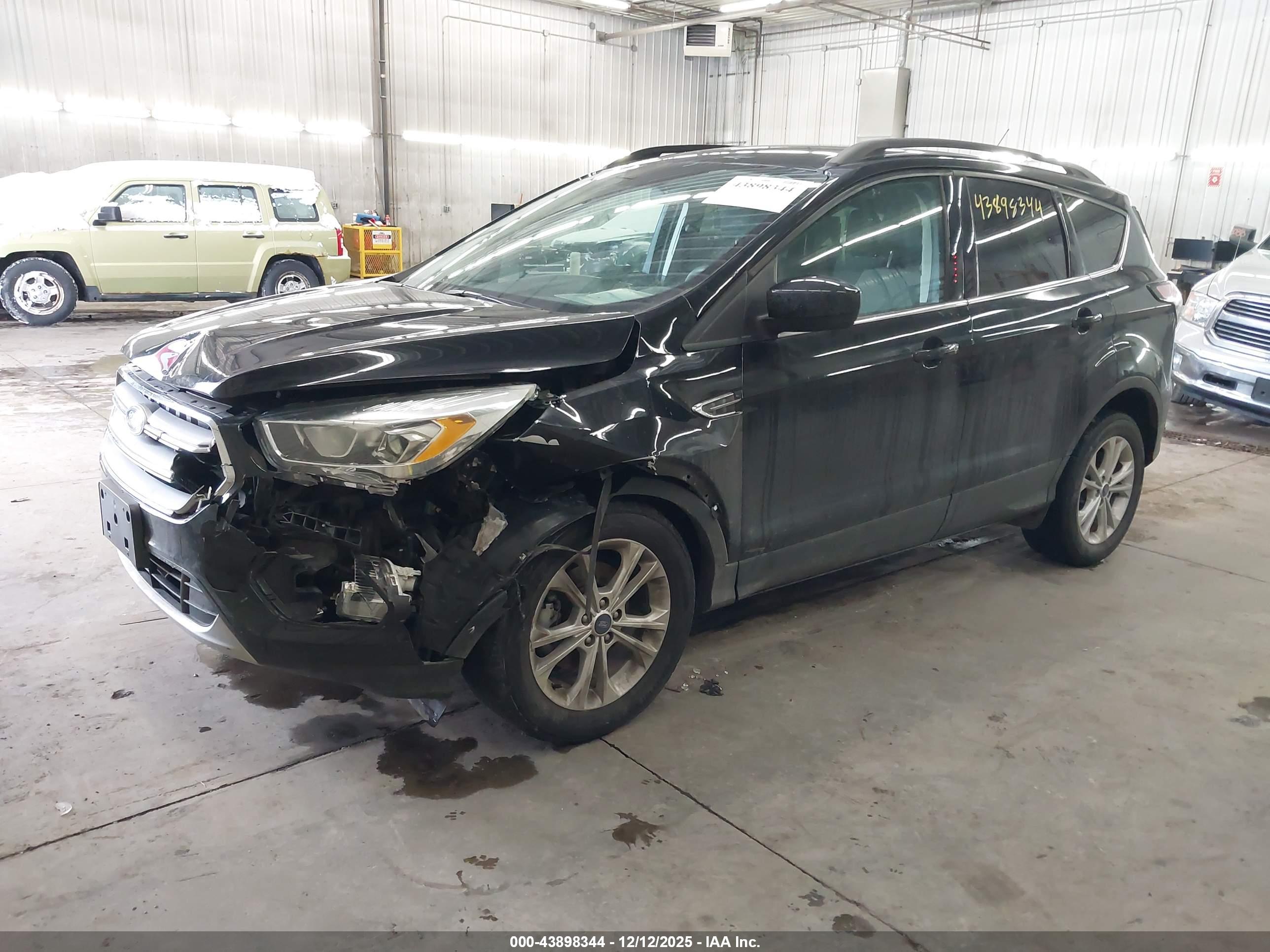 FORD ESCAPE image 2