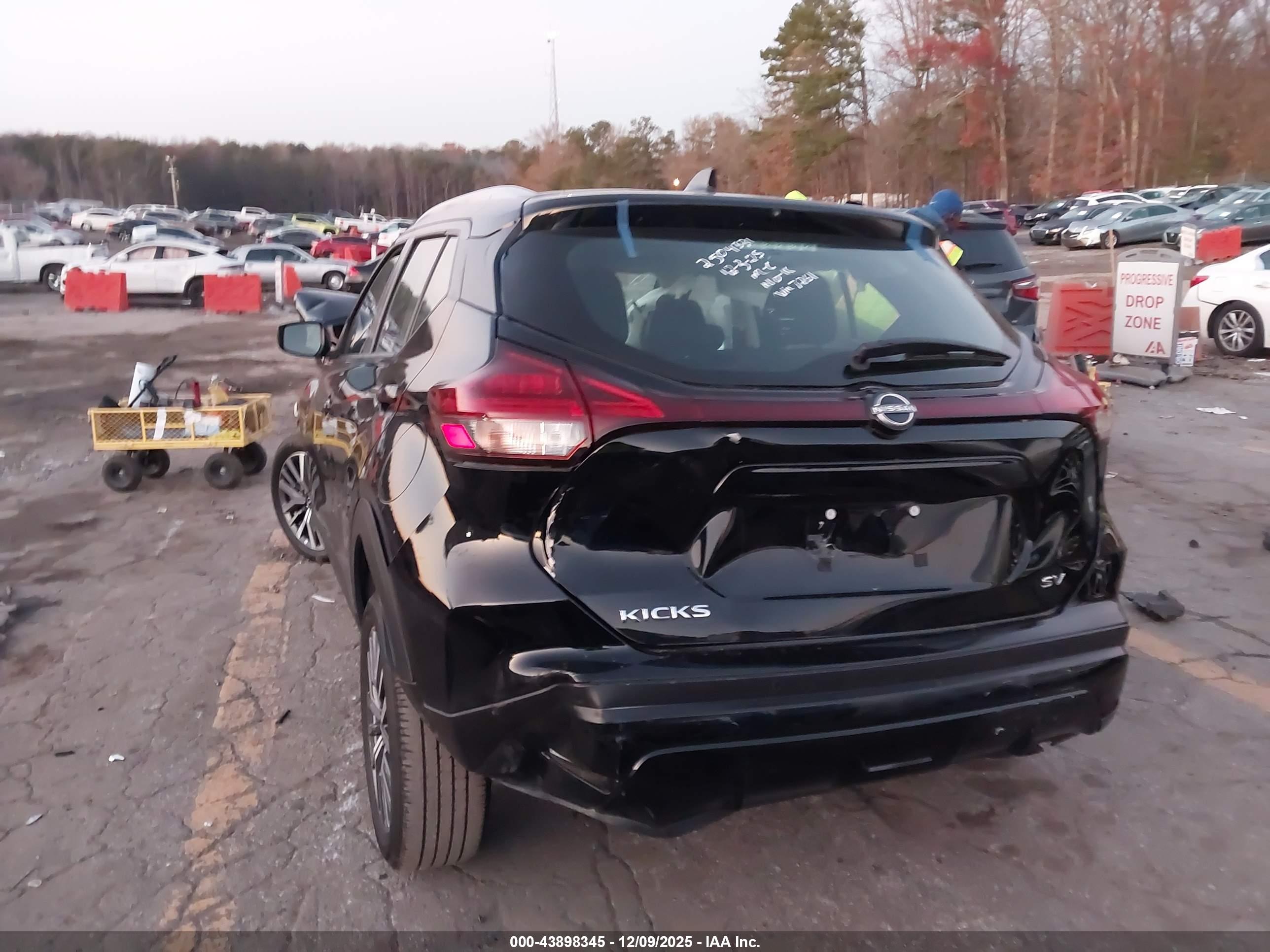 NISSAN KICKS image 3