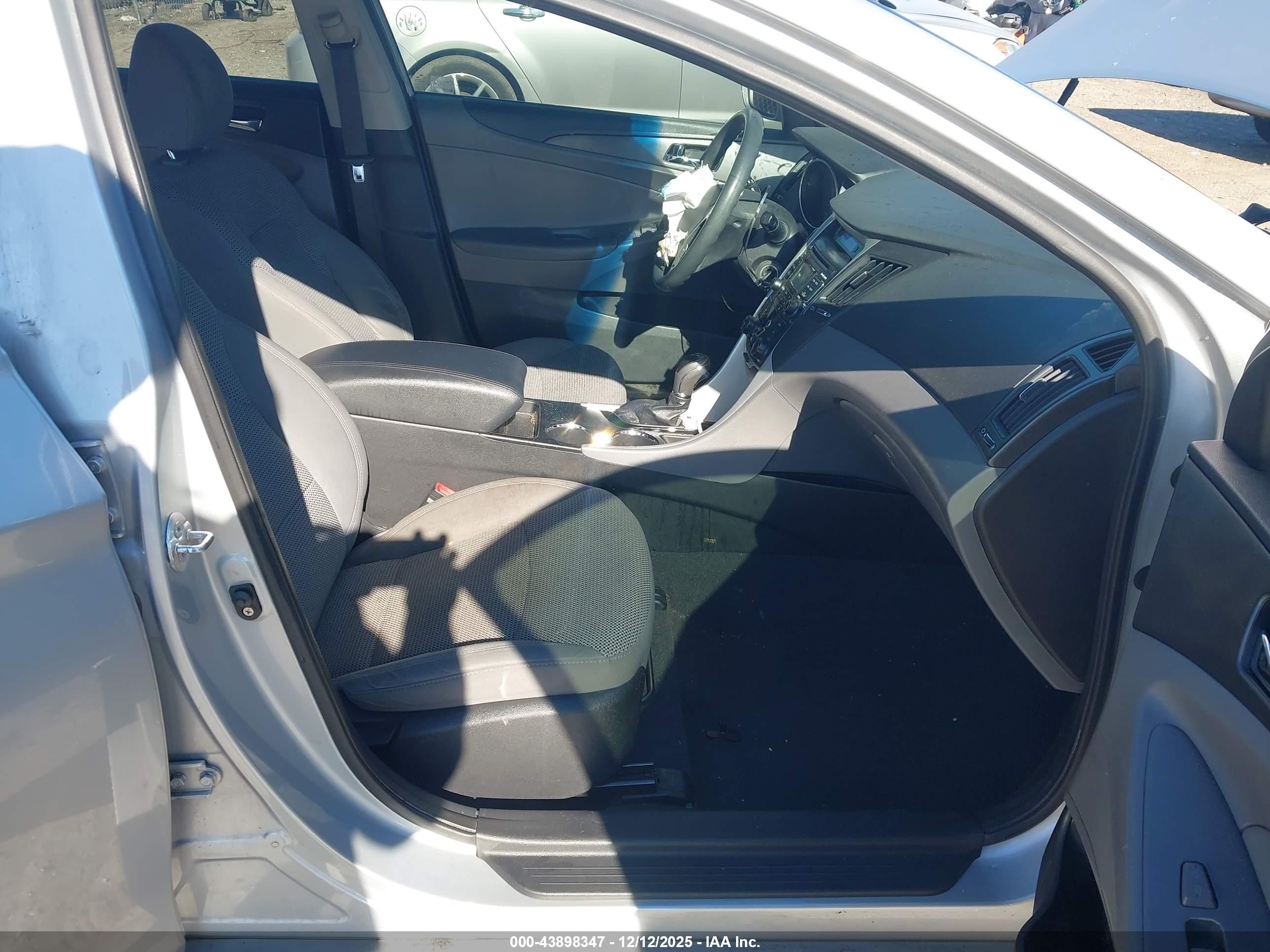 HYUNDAI SONATA image 5