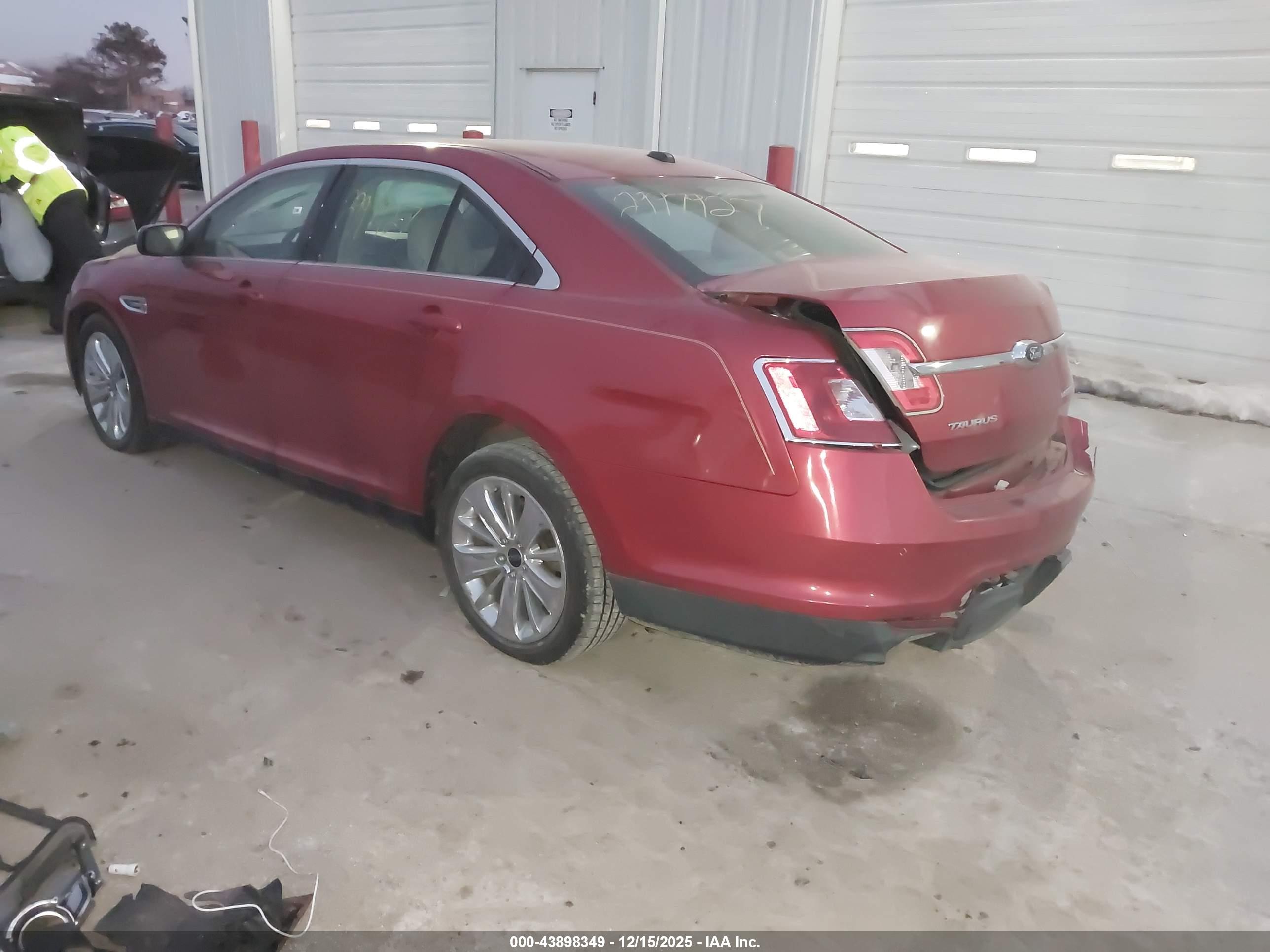 FORD TAURUS image 3