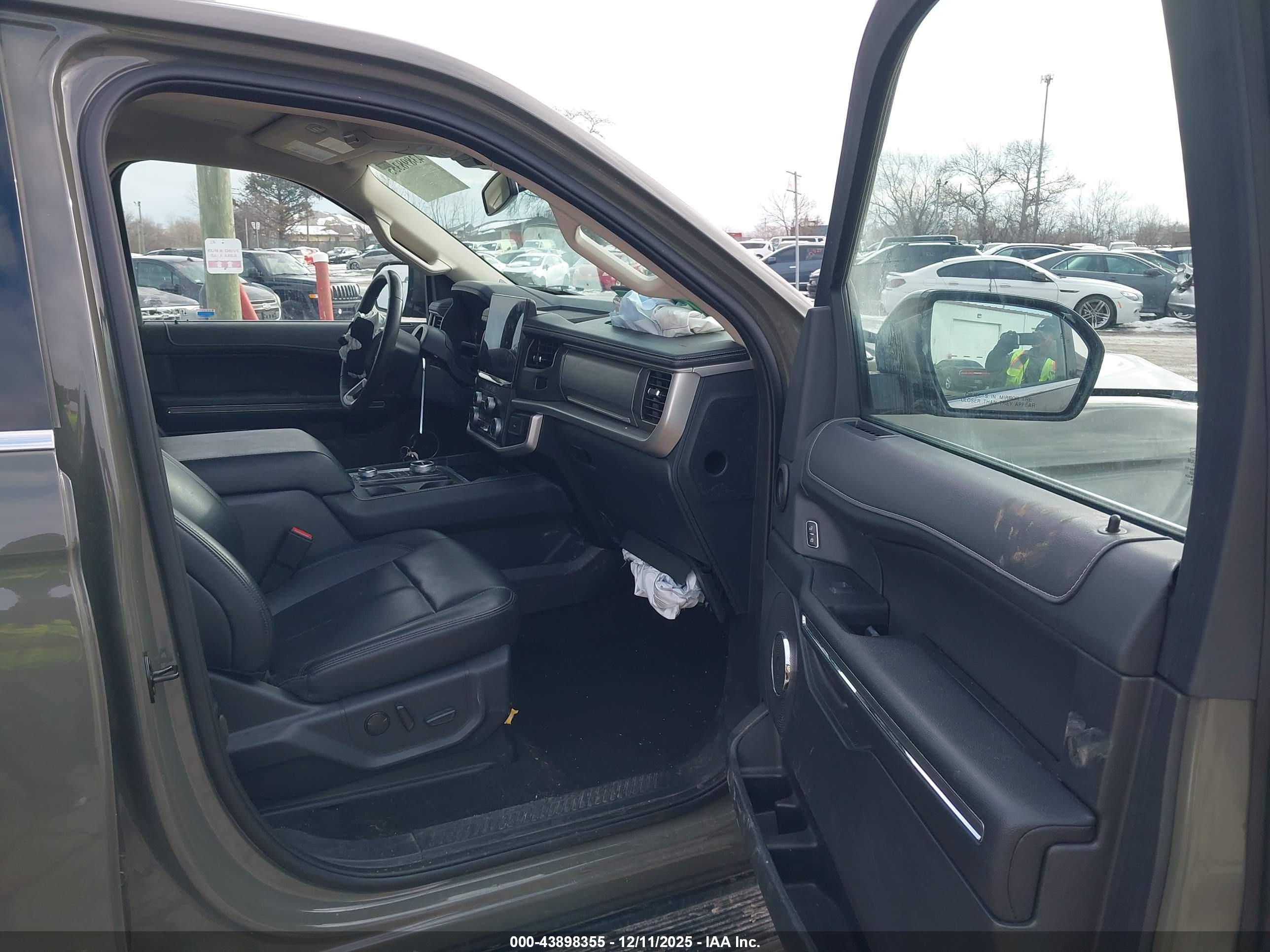 FORD EXPEDITION image 5