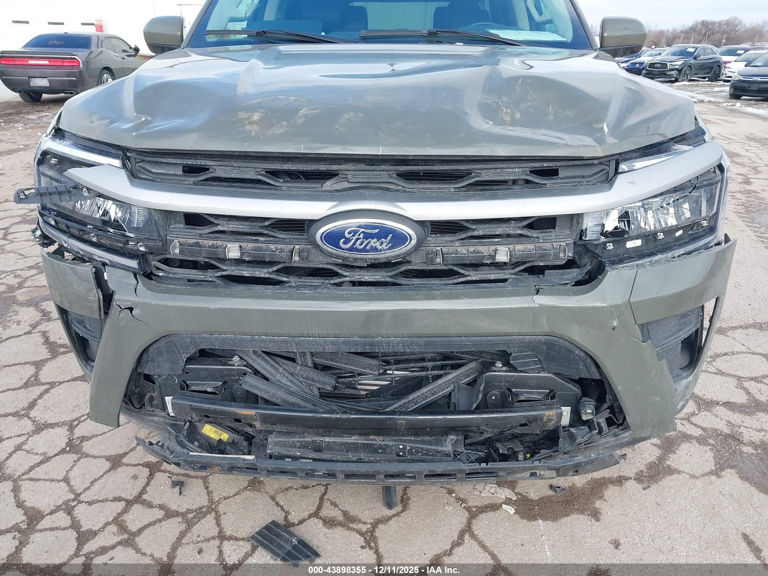 FORD EXPEDITION image 6