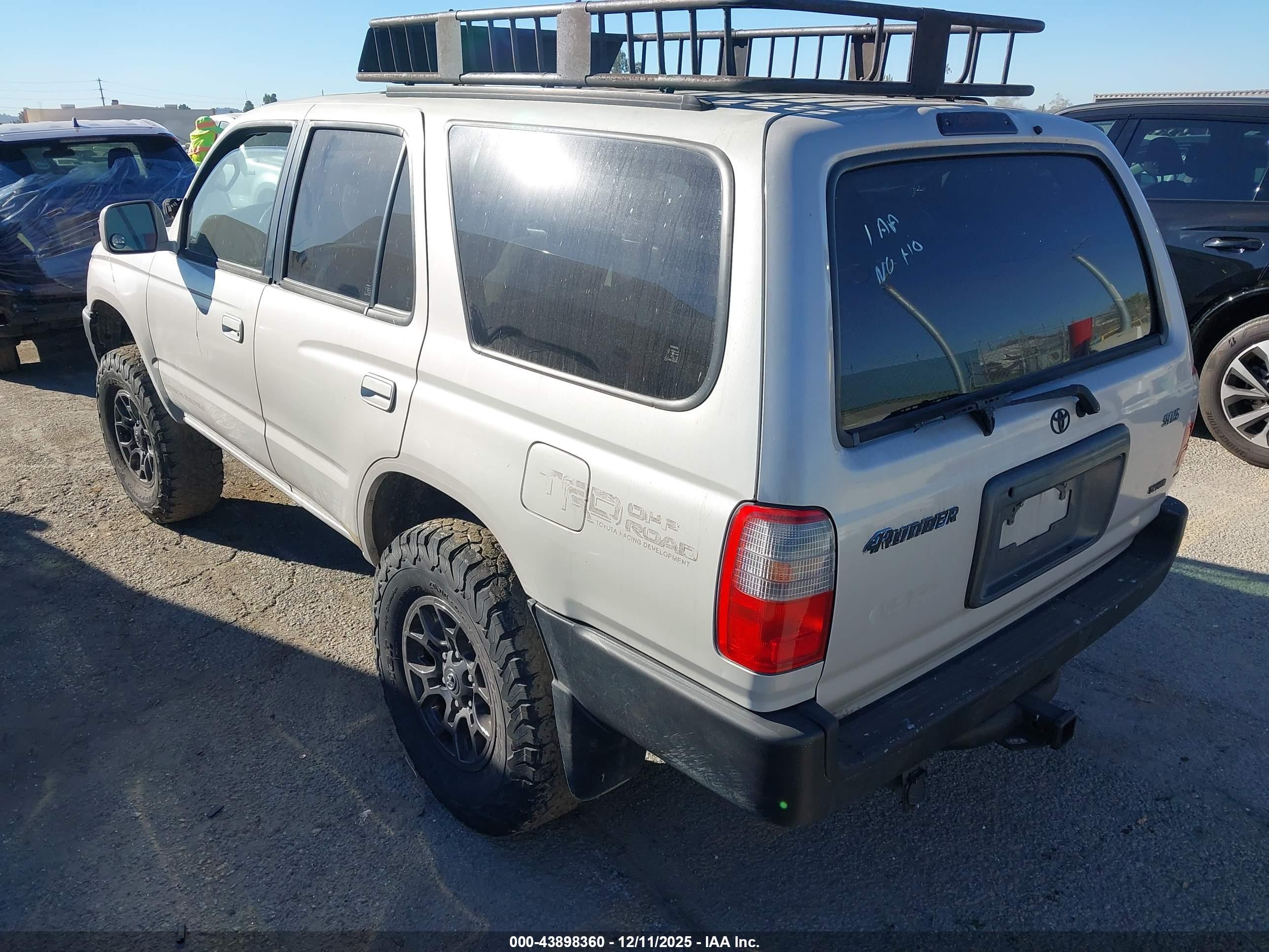 TOYOTA 4RUNNER image 3