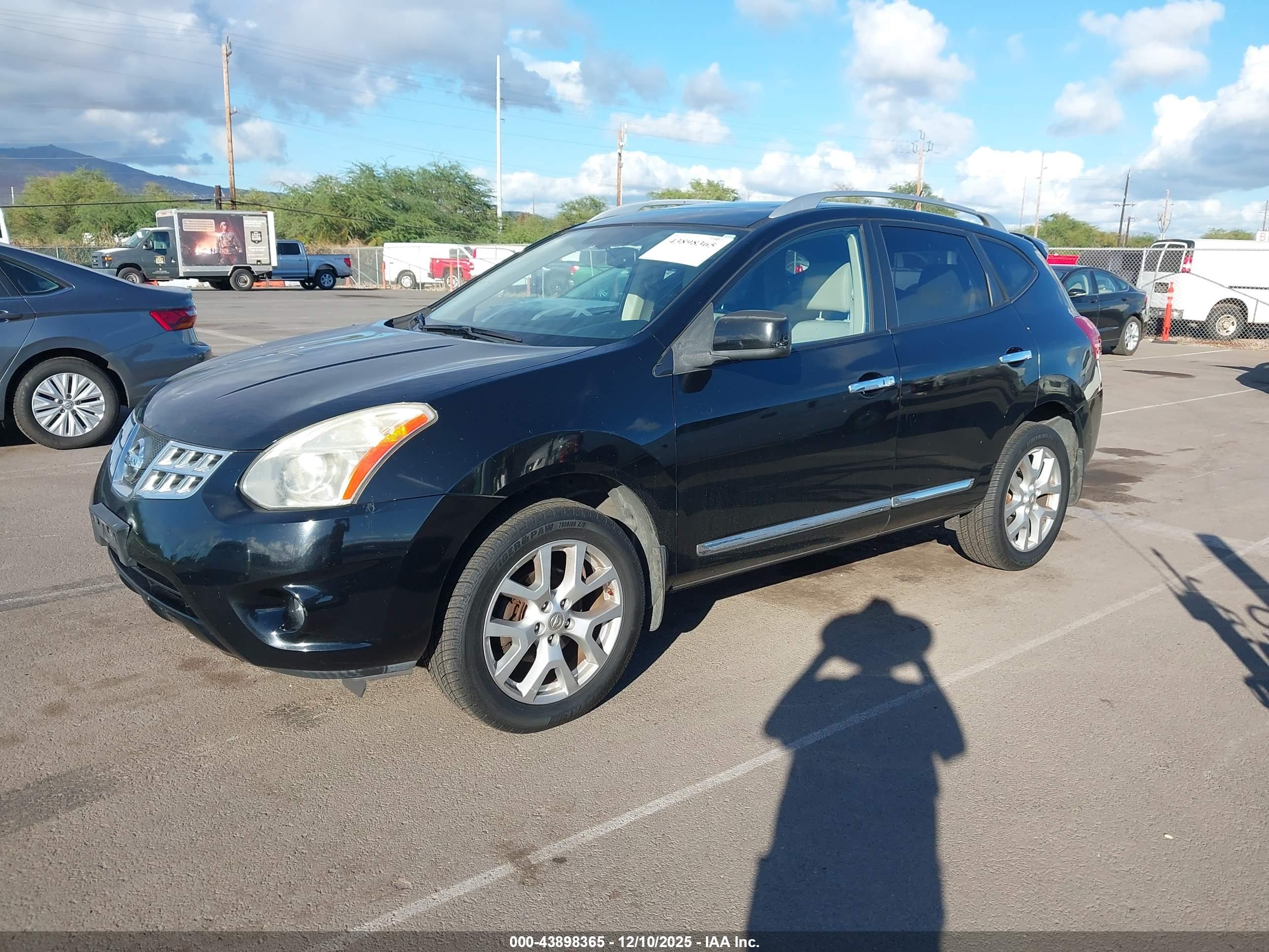 NISSAN ROGUE image 2