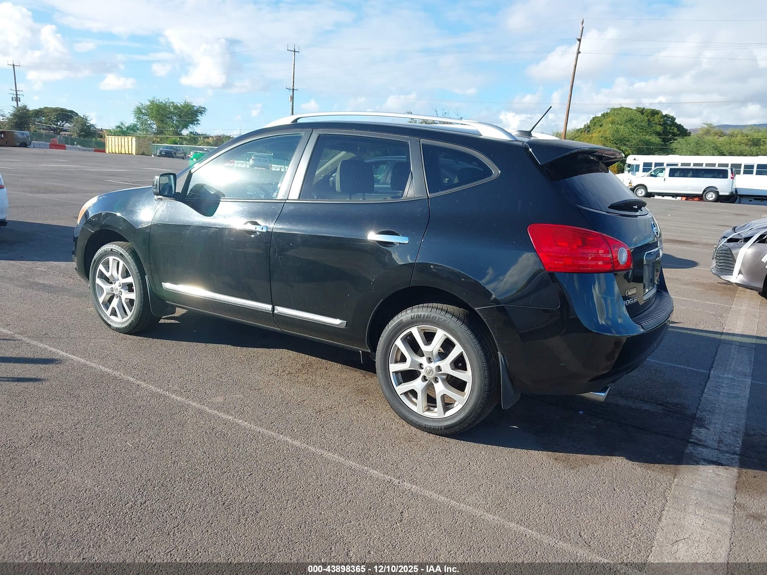 NISSAN ROGUE image 3