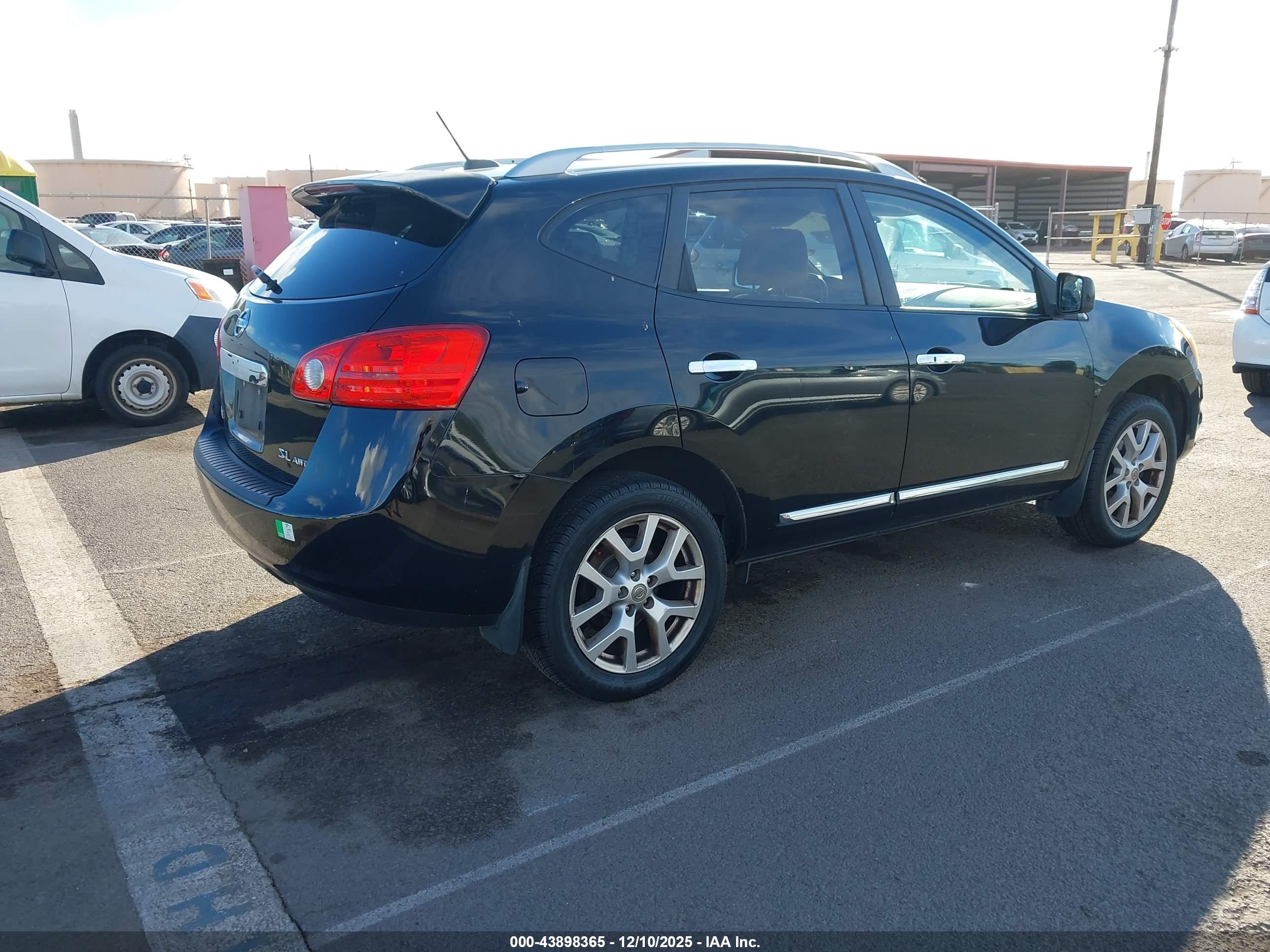 NISSAN ROGUE image 4