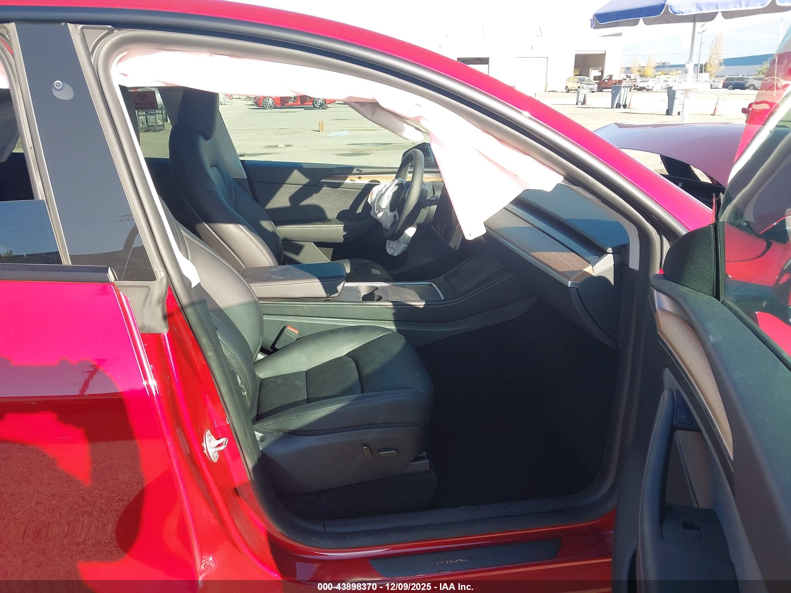 TESLA MODEL image 5