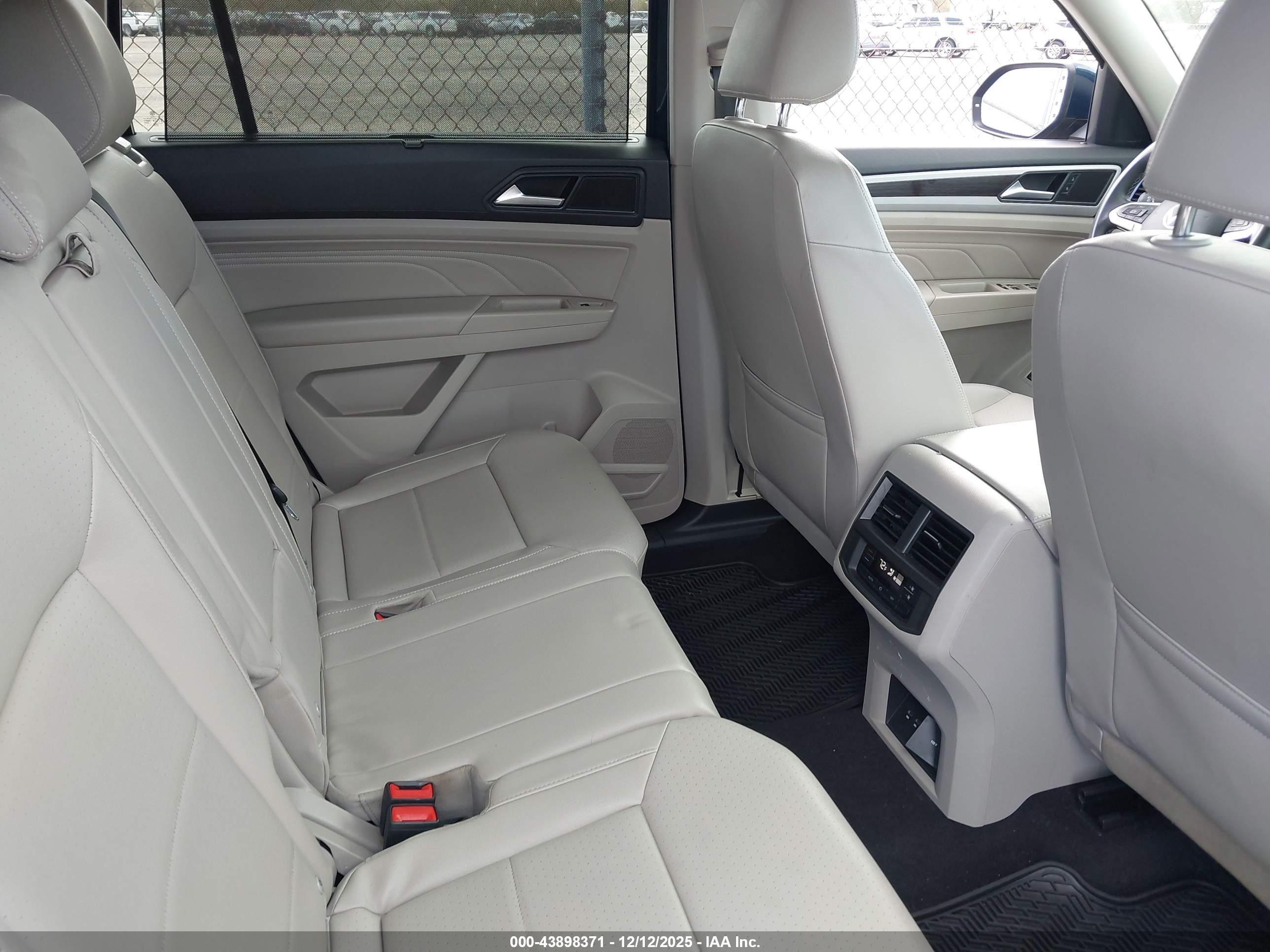 VOLKSWAGEN ATLAS image 8