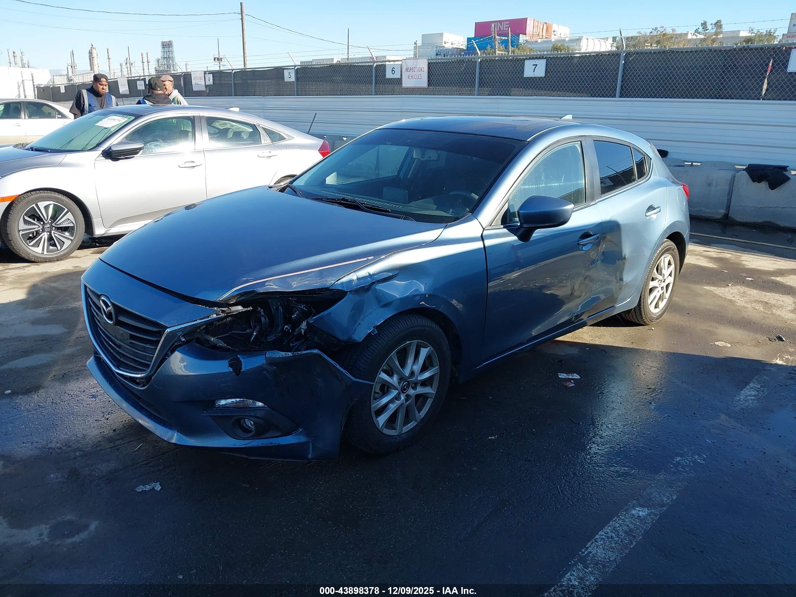 MAZDA MAZDA3 image 2