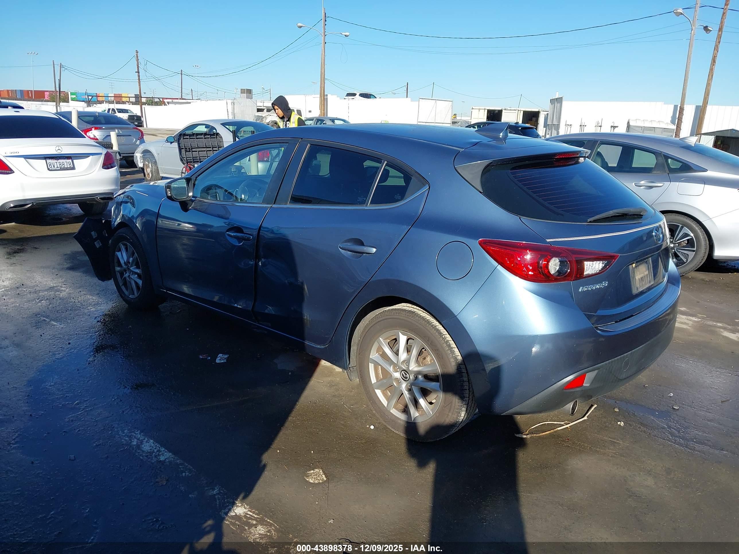 MAZDA MAZDA3 image 3