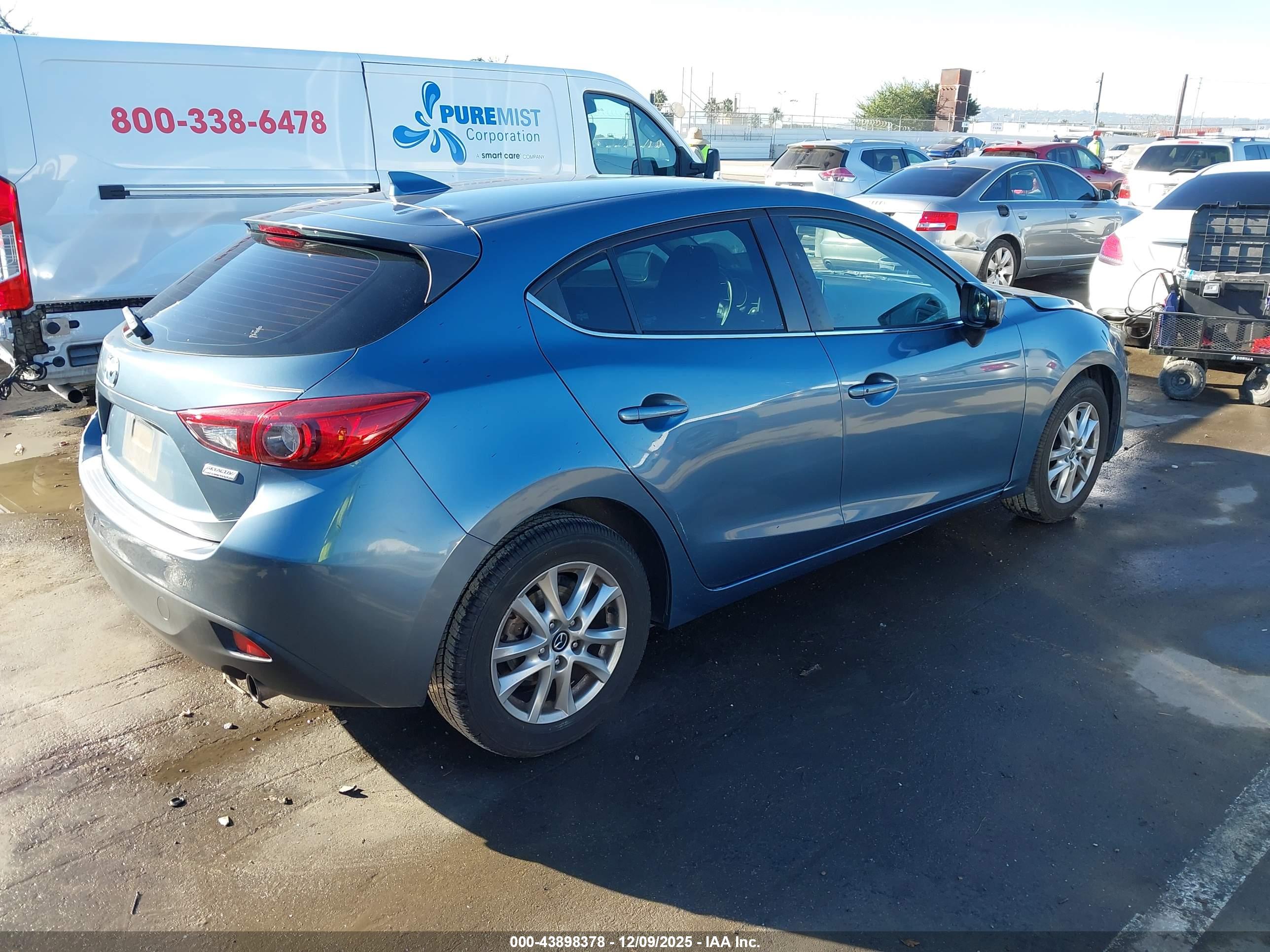MAZDA MAZDA3 image 4