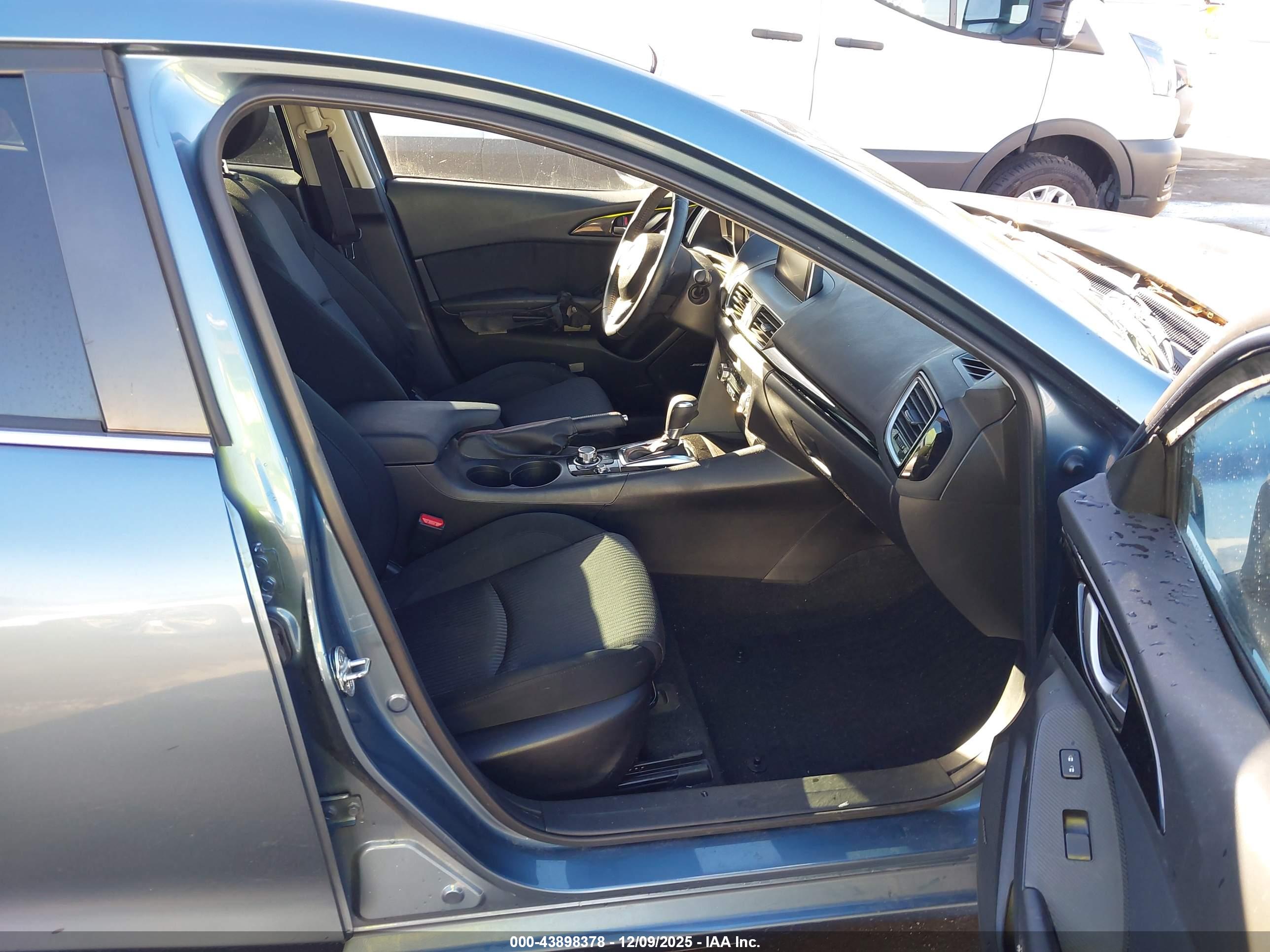 MAZDA MAZDA3 image 5
