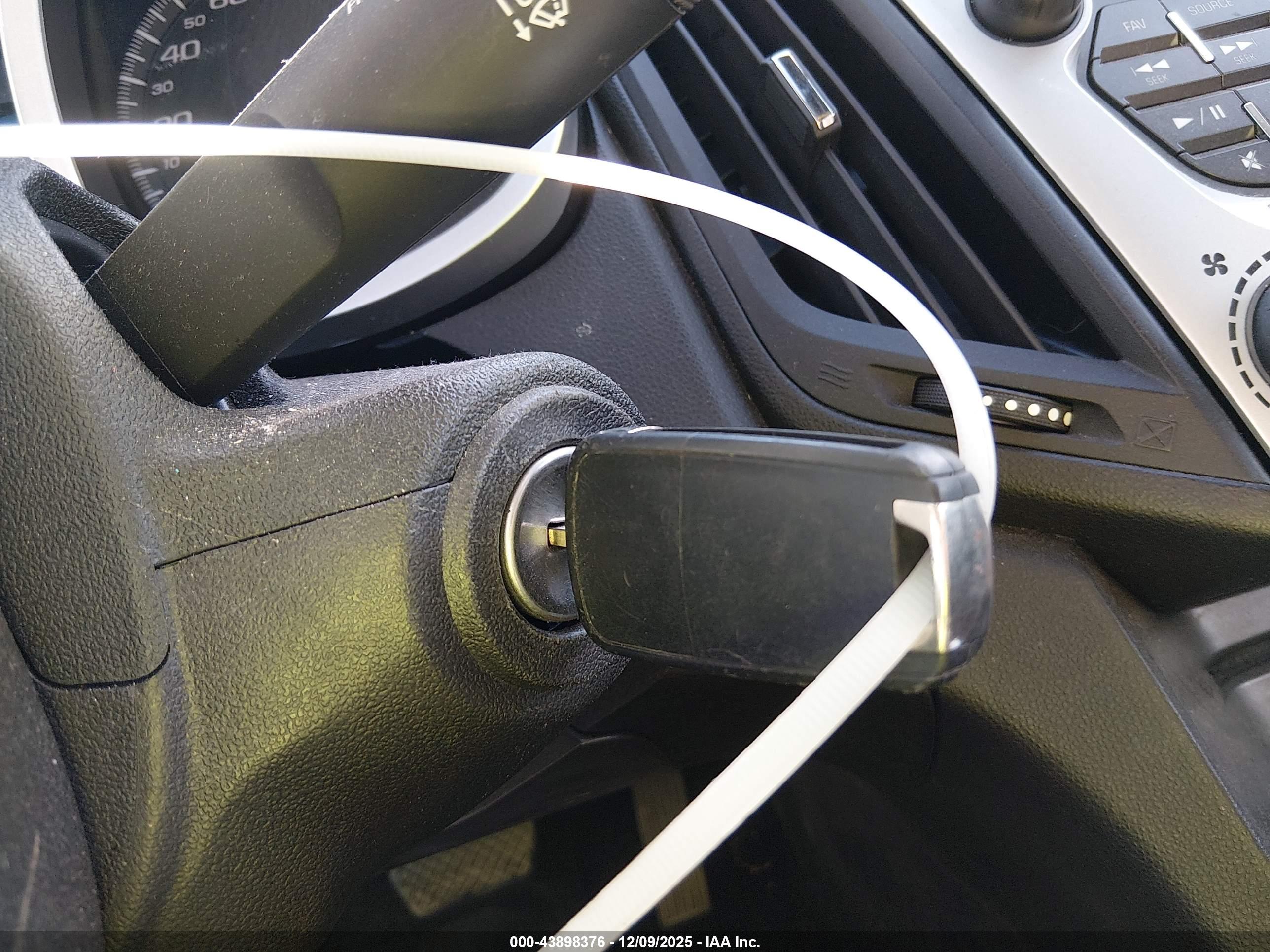 CHEVROLET EQUINOX image 11