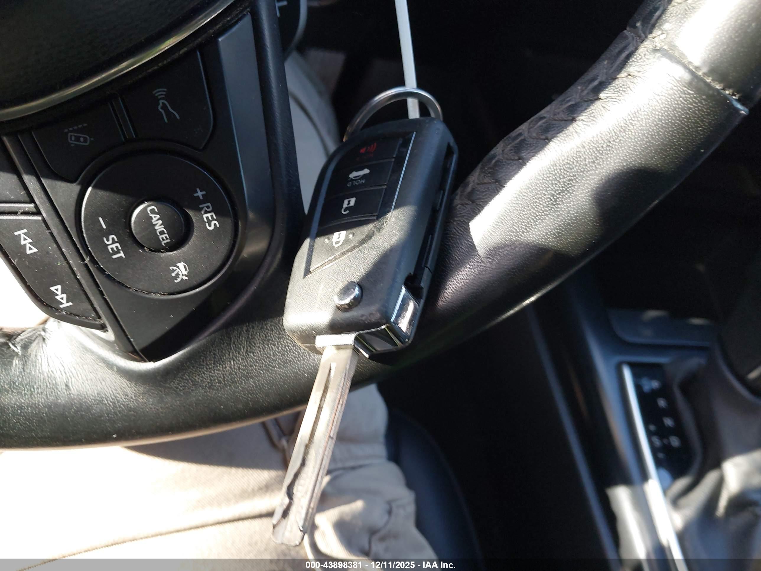 TOYOTA CAMRY image 11