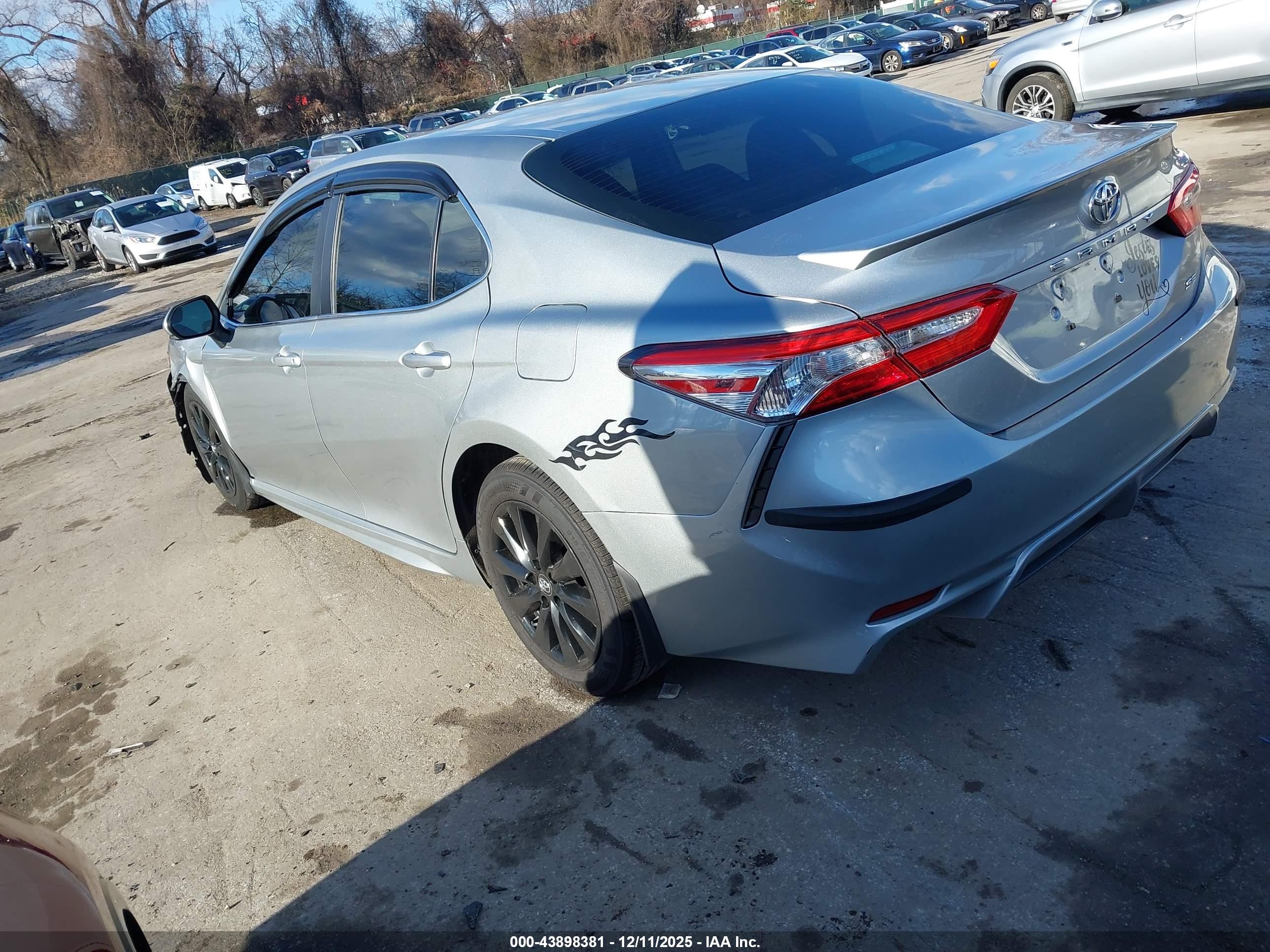 TOYOTA CAMRY image 3