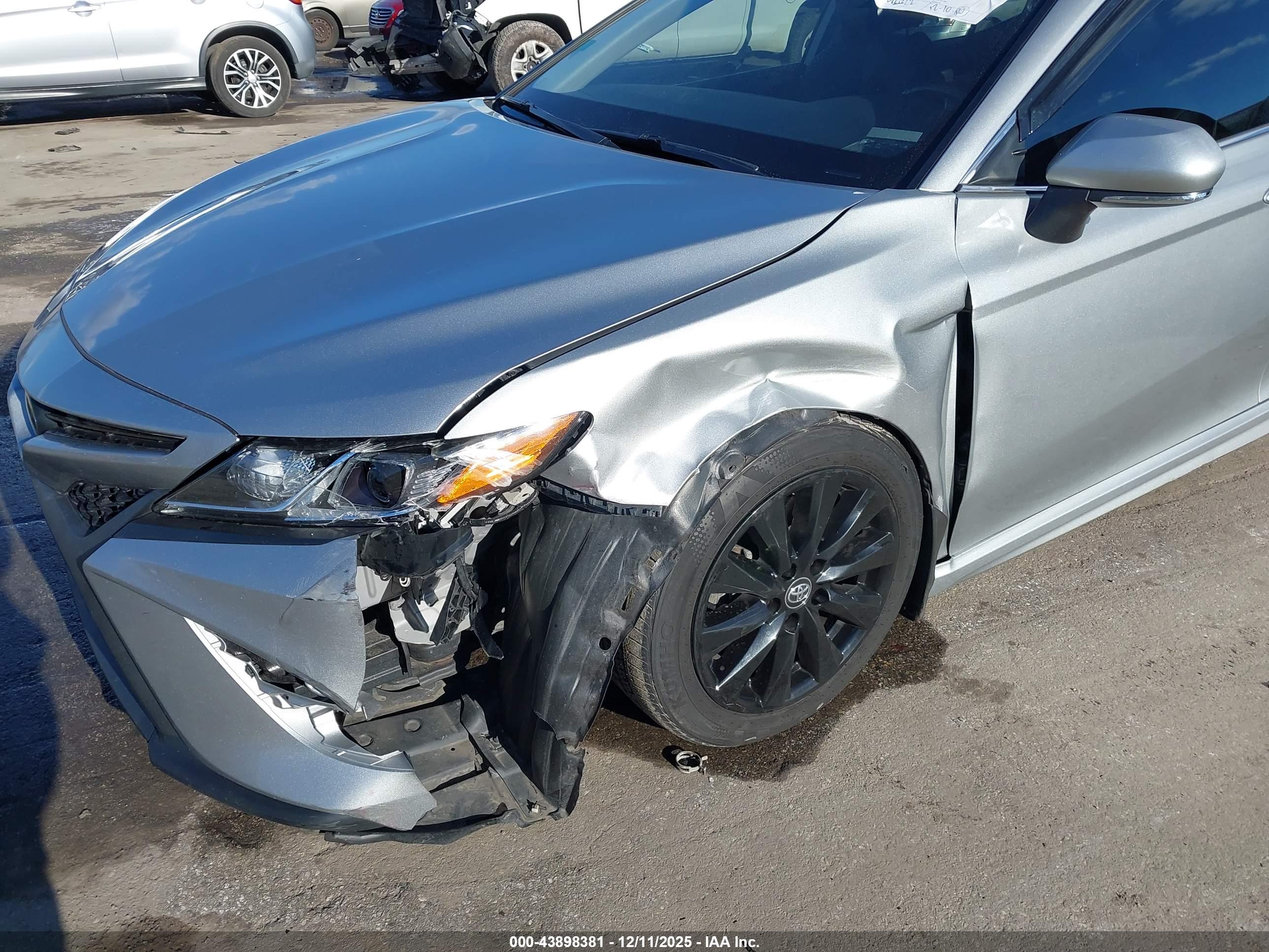 TOYOTA CAMRY image 6