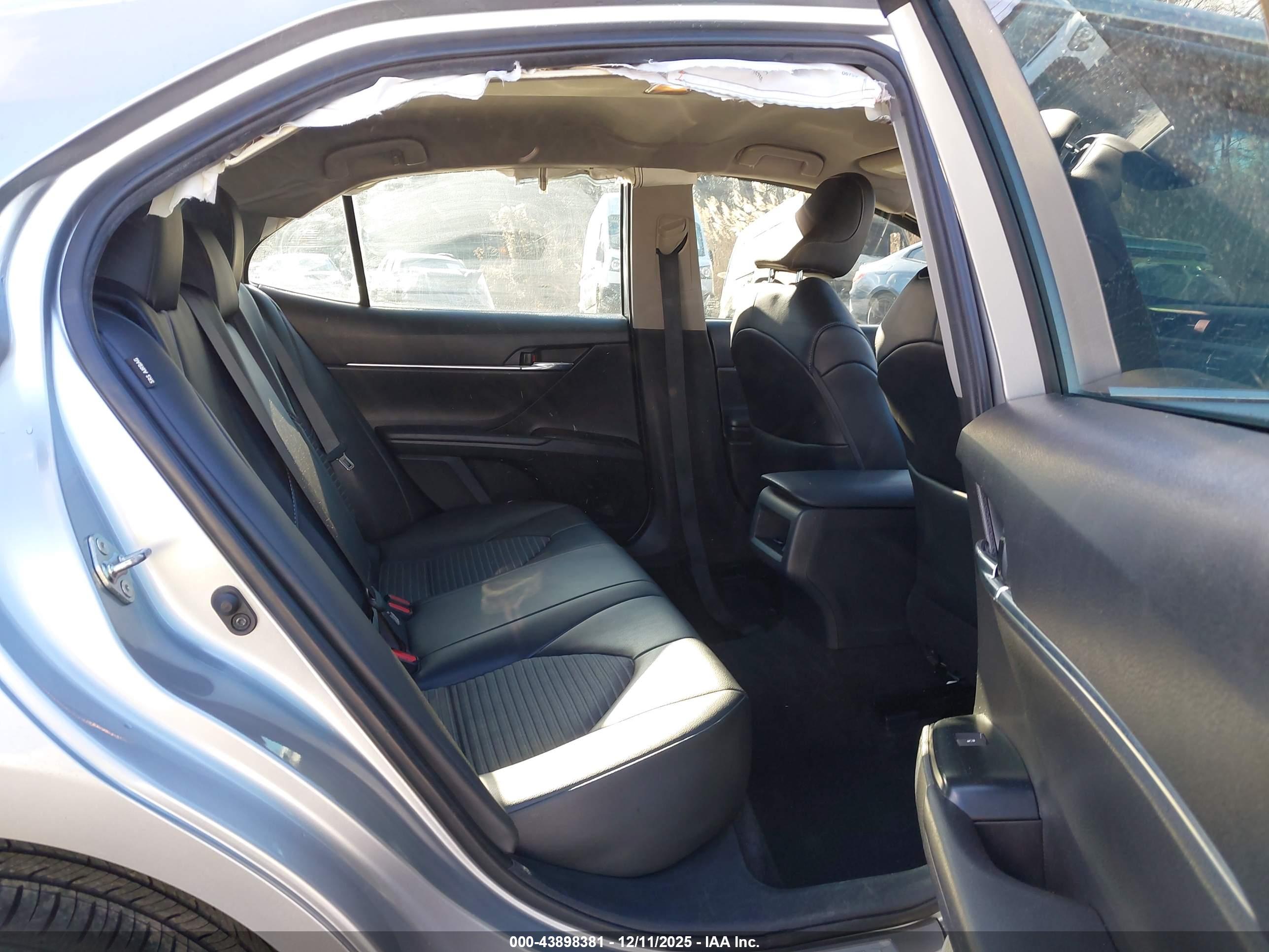 TOYOTA CAMRY image 8